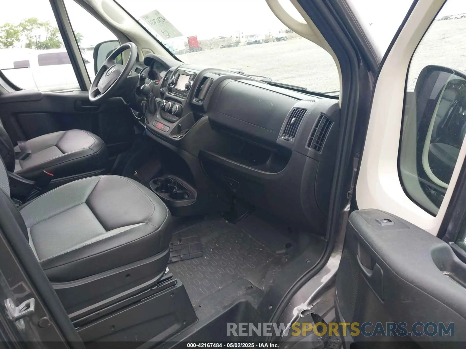 5 Photograph of a damaged car 3C6TRVPG2KE507602 RAM PROMASTER 2500 2019