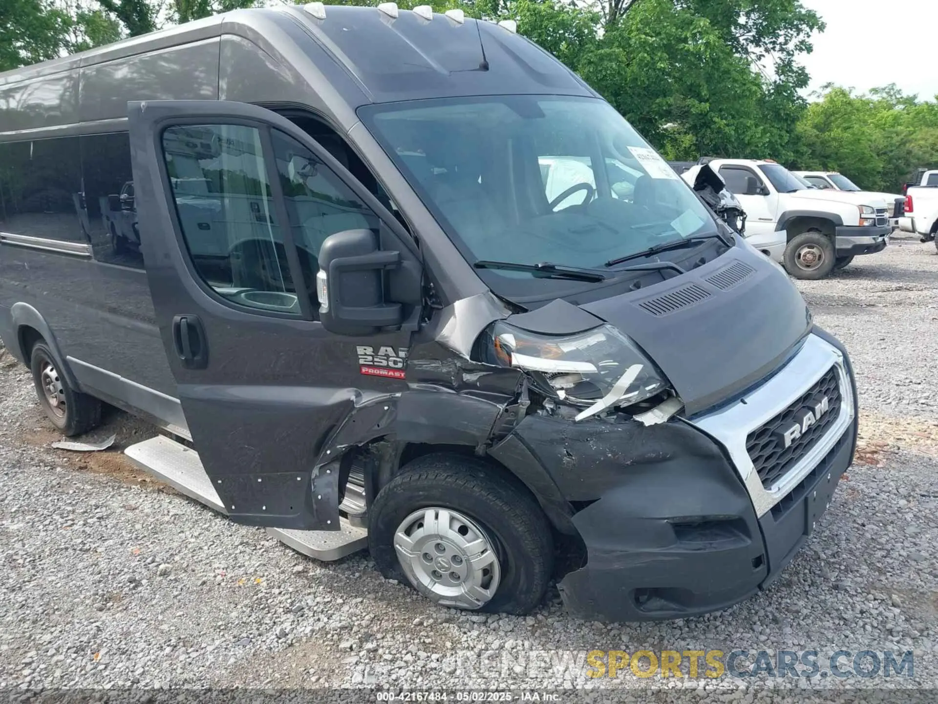 6 Photograph of a damaged car 3C6TRVPG2KE507602 RAM PROMASTER 2500 2019