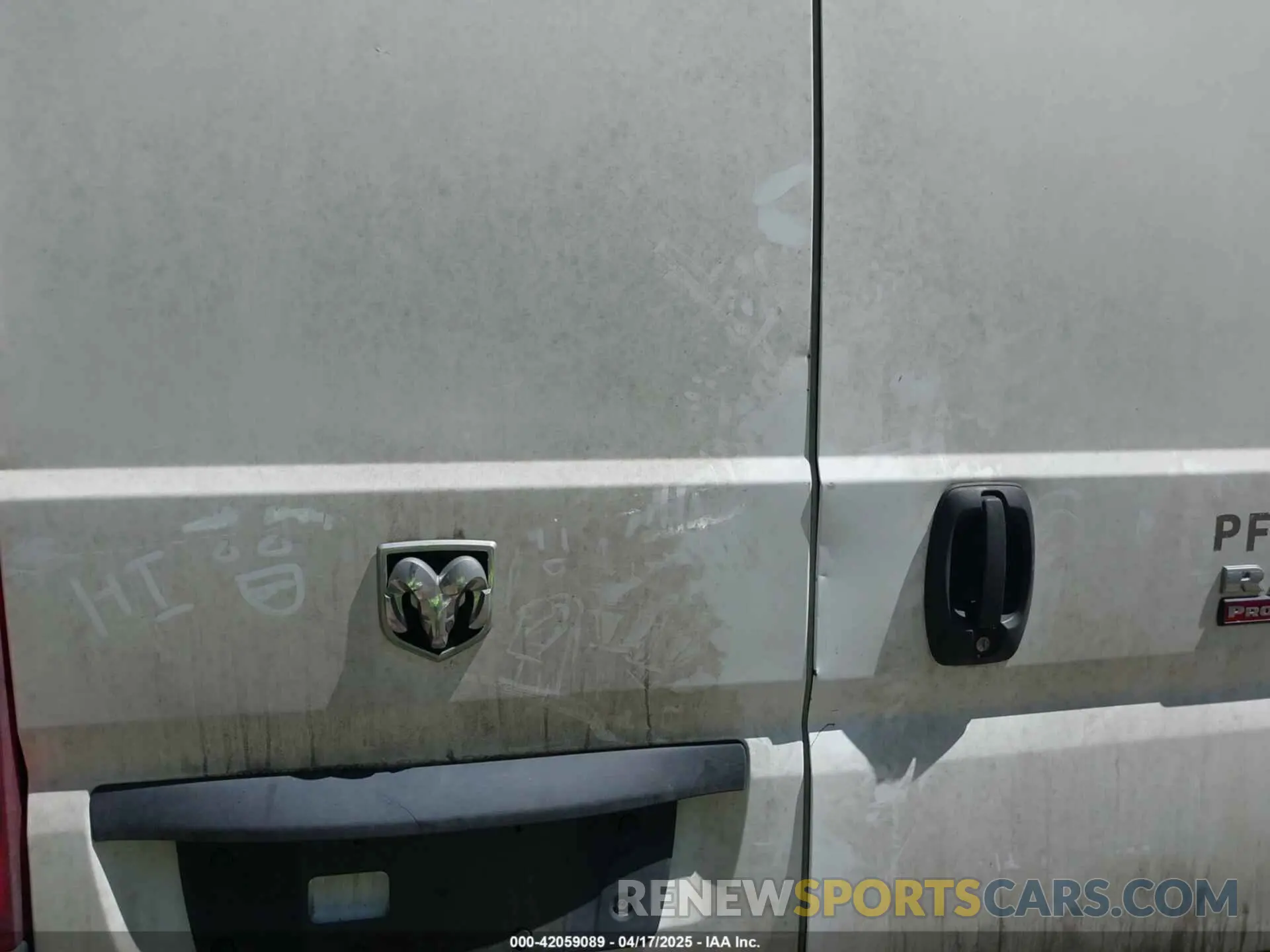 16 Photograph of a damaged car 3C6TRVDG1LE101543 RAM PROMASTER 2500 2020