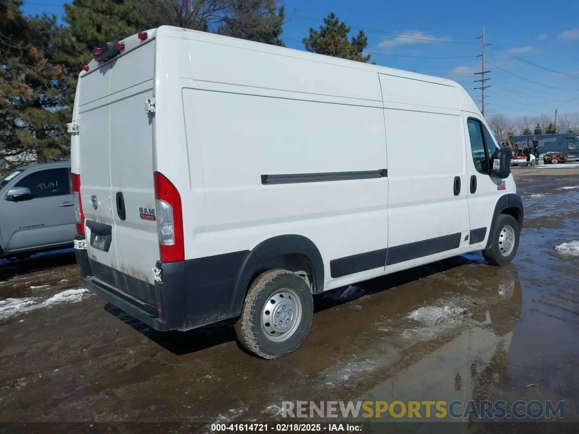 4 Photograph of a damaged car 3C6TRVDG2LE137712 RAM PROMASTER 2500 2020