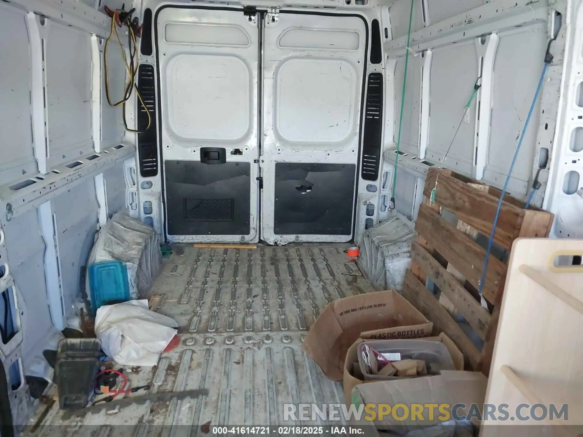 8 Photograph of a damaged car 3C6TRVDG2LE137712 RAM PROMASTER 2500 2020