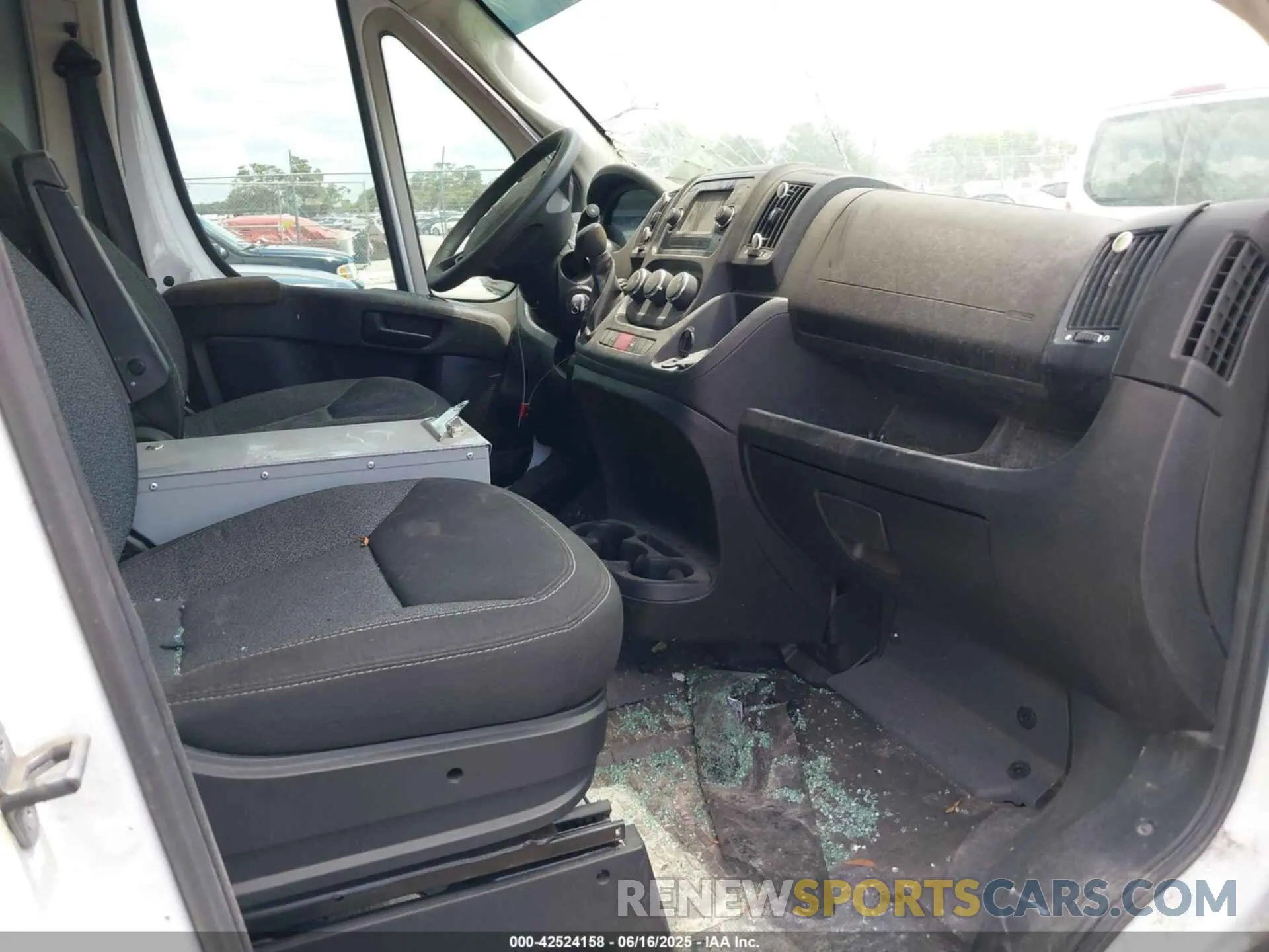 5 Photograph of a damaged car 3C6TRVDG3LE101219 RAM PROMASTER 2500 2020
