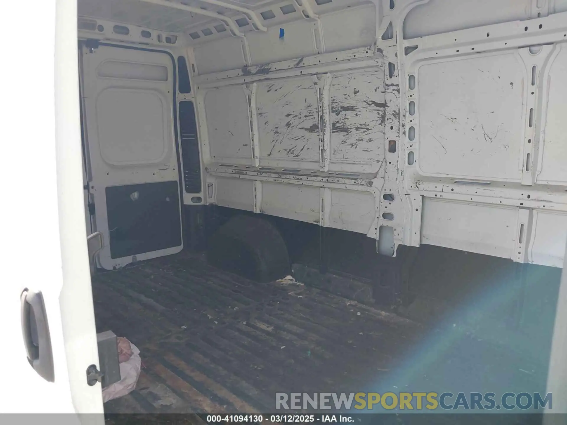 8 Photograph of a damaged car 3C6TRVDG4LE128073 RAM PROMASTER 2500 2020