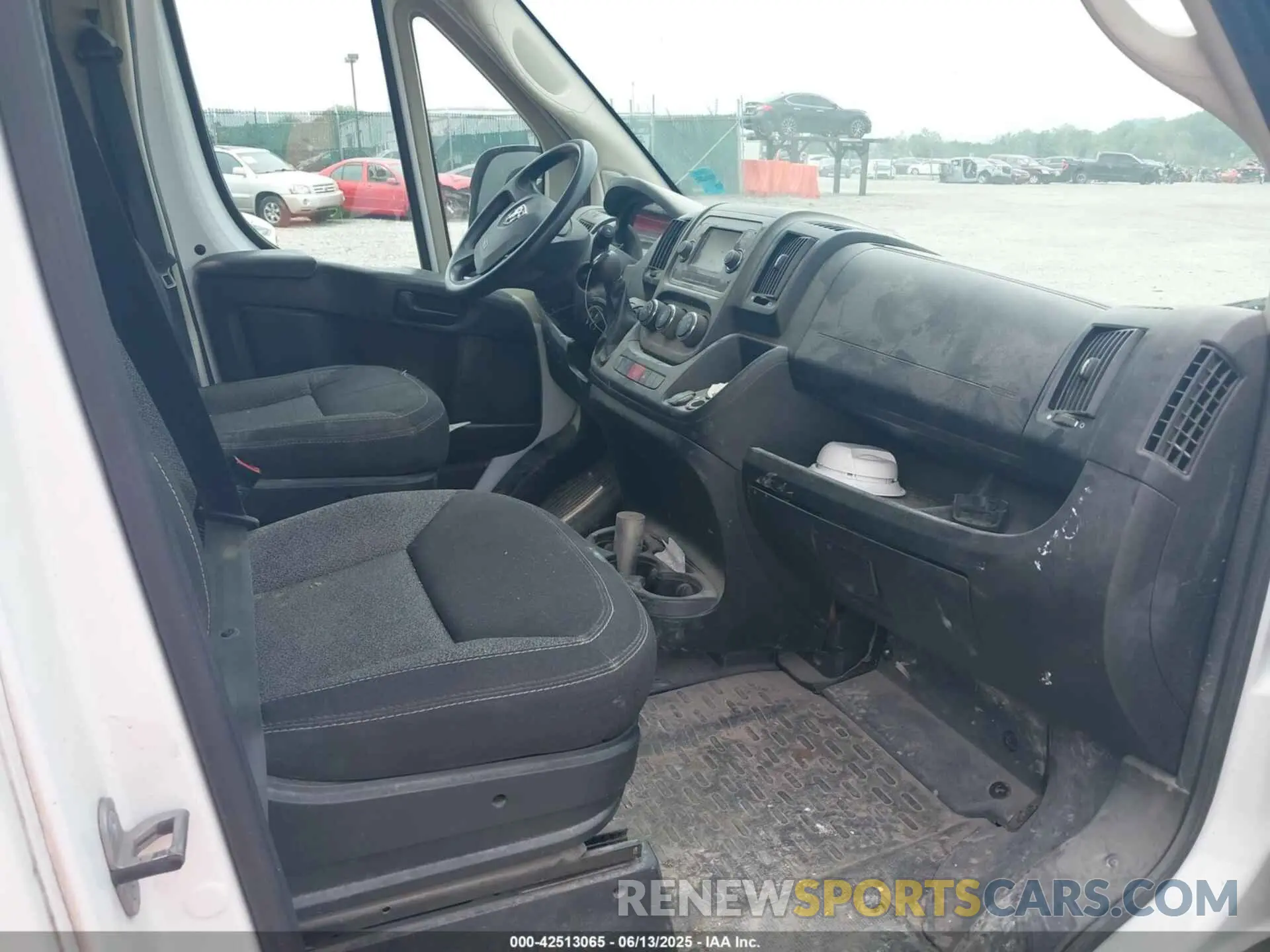 5 Photograph of a damaged car 3C6TRVDG5LE101626 RAM PROMASTER 2500 2020