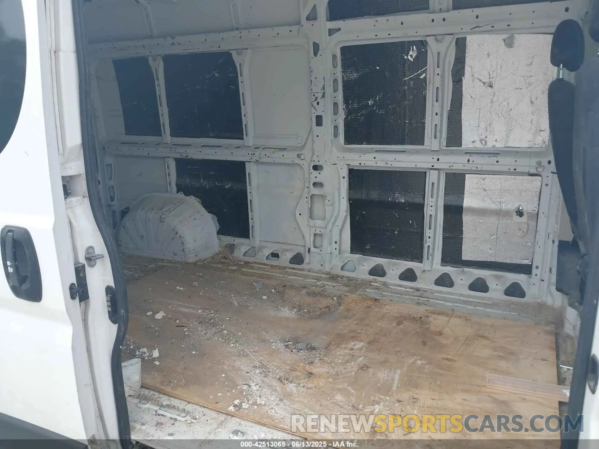 8 Photograph of a damaged car 3C6TRVDG5LE101626 RAM PROMASTER 2500 2020