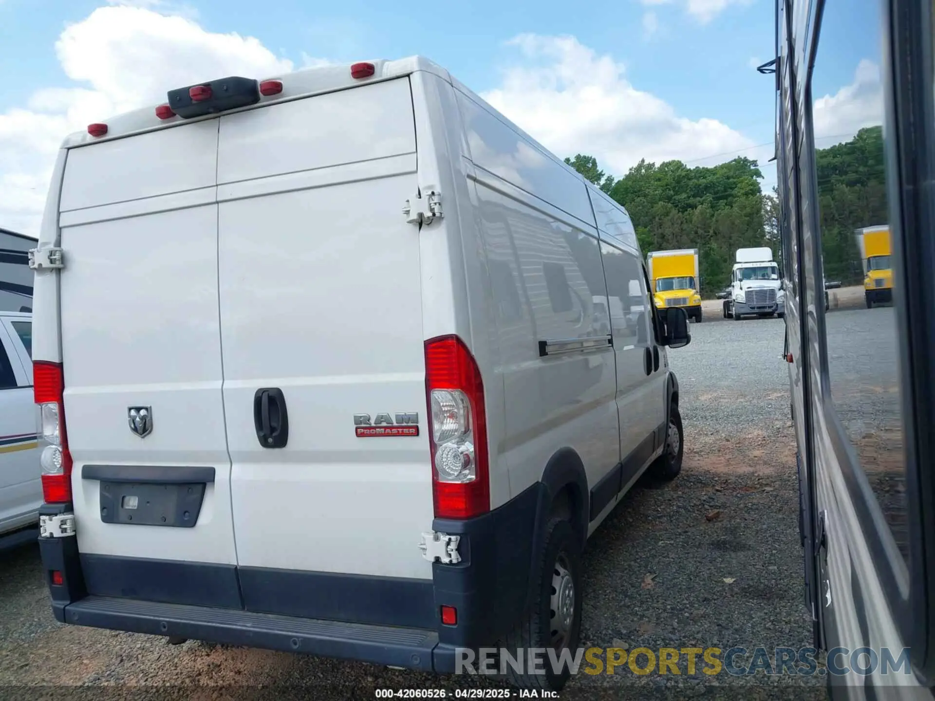 4 Photograph of a damaged car 3C6TRVDG5LE115932 RAM PROMASTER 2500 2020