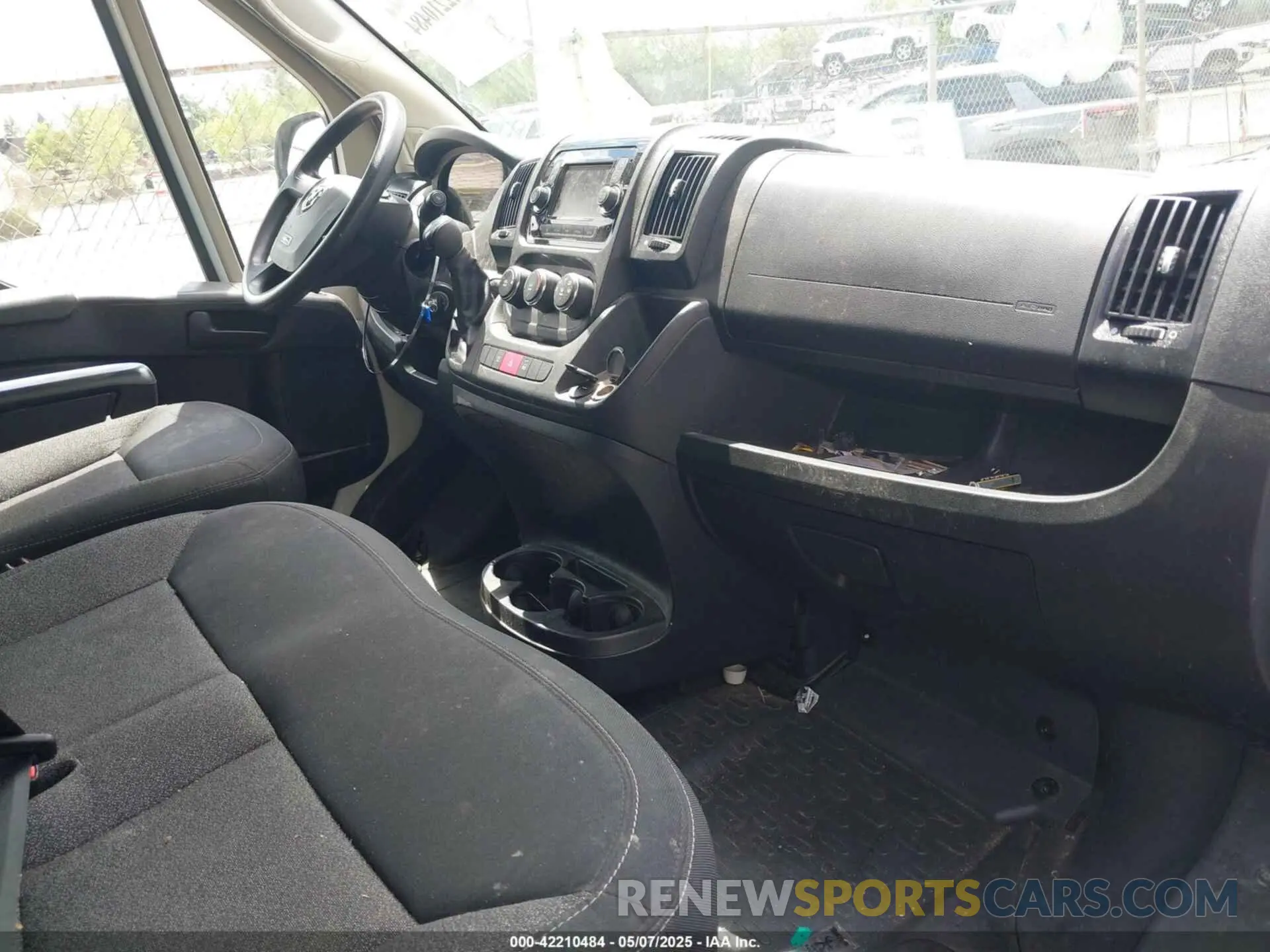 5 Photograph of a damaged car 3C6TRVDG8LE130666 RAM PROMASTER 2500 2020
