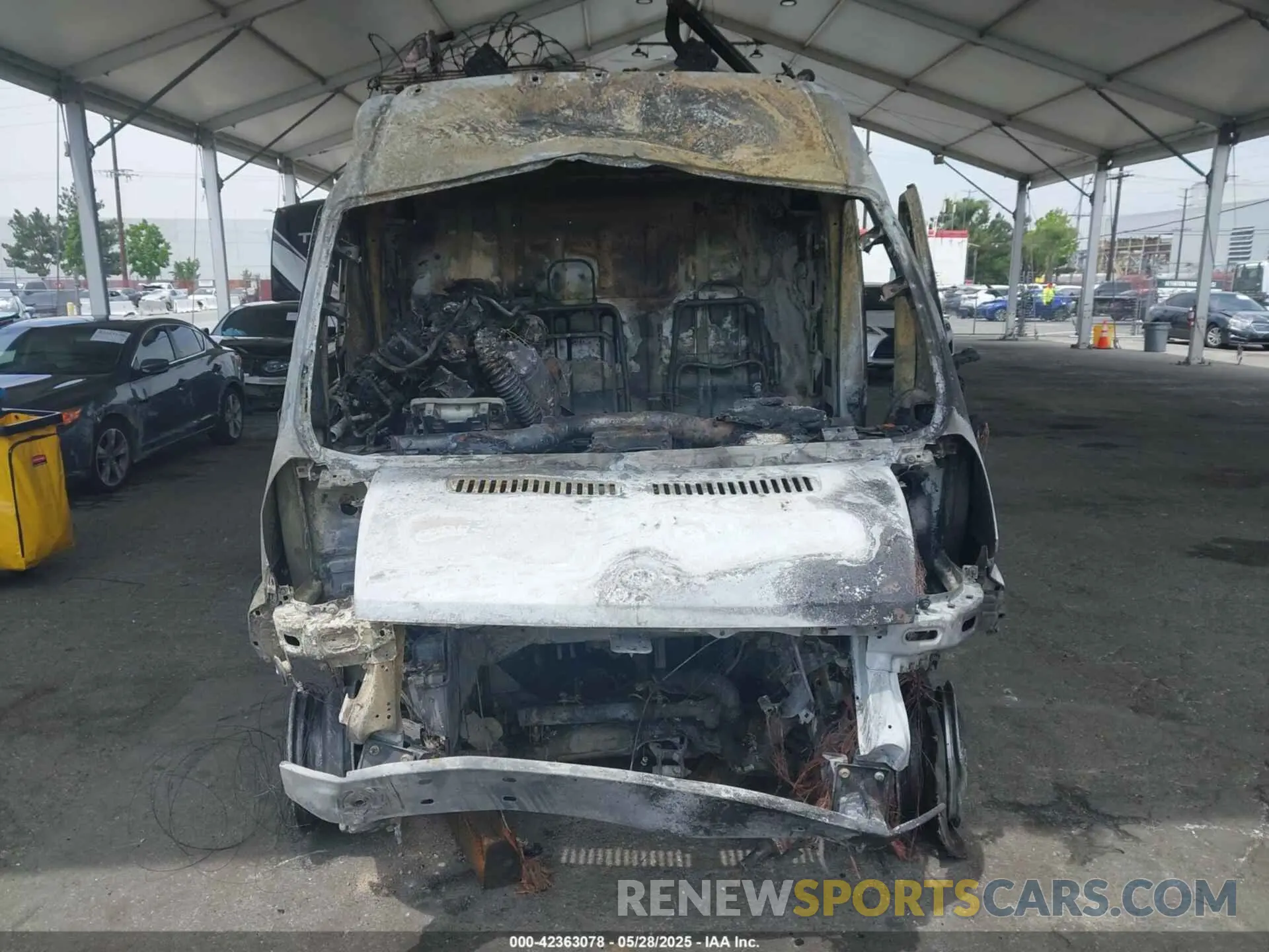 12 Photograph of a damaged car 3C6ERVCG7ME500596 RAM PROMASTER 2500 2021