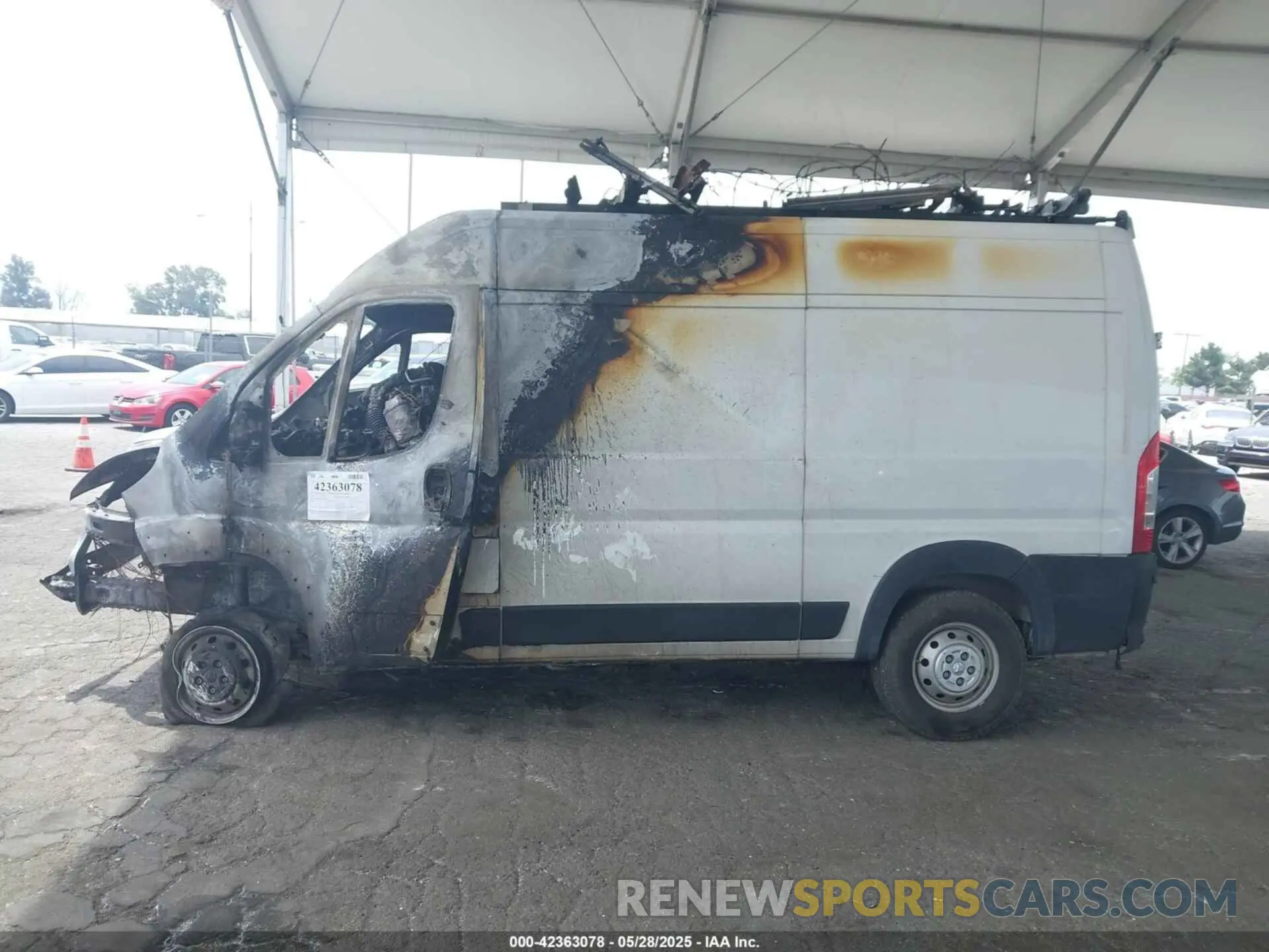 14 Photograph of a damaged car 3C6ERVCG7ME500596 RAM PROMASTER 2500 2021