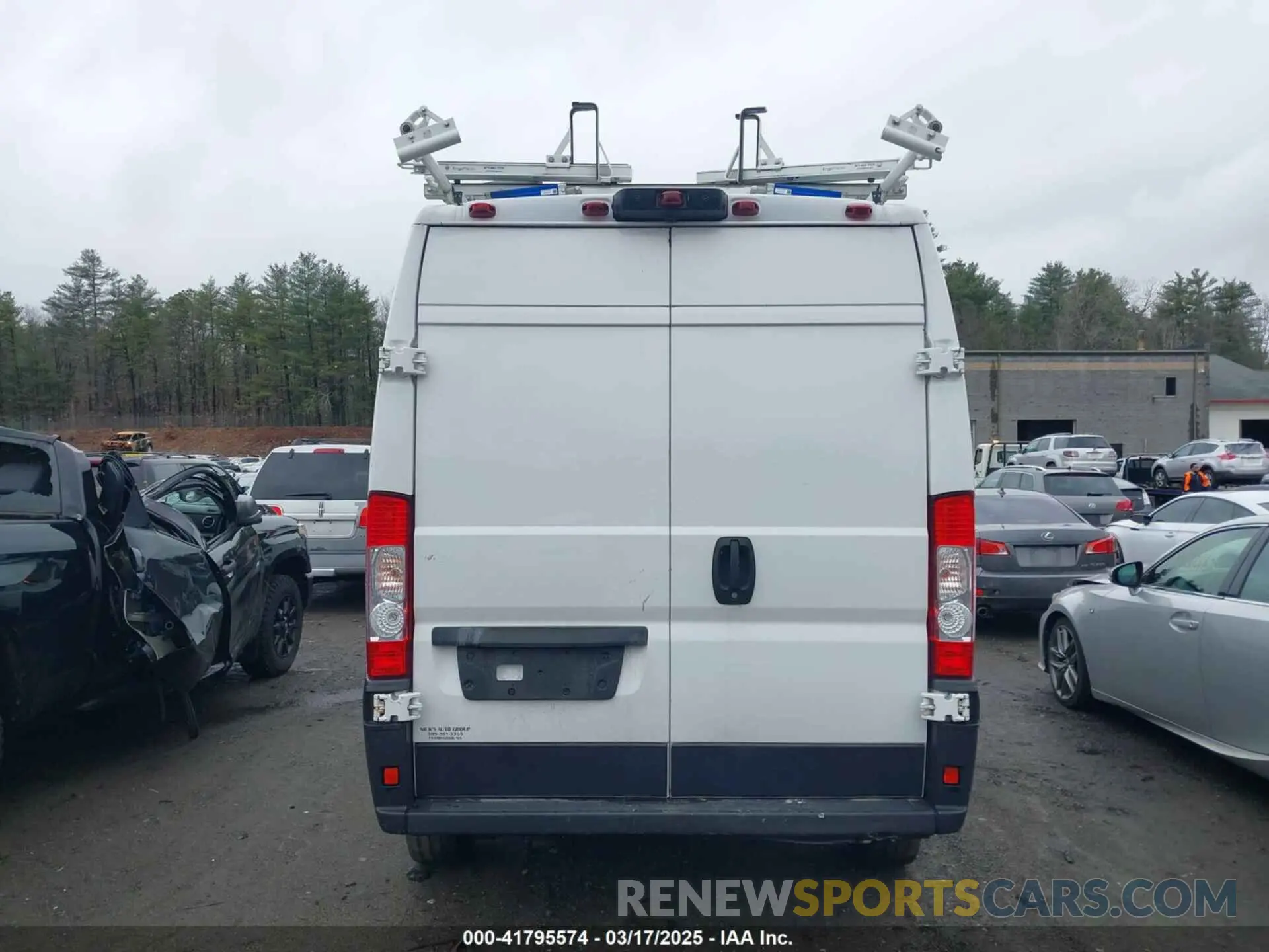 17 Photograph of a damaged car 3C6ERVDG3ME504577 RAM PROMASTER 2500 2021