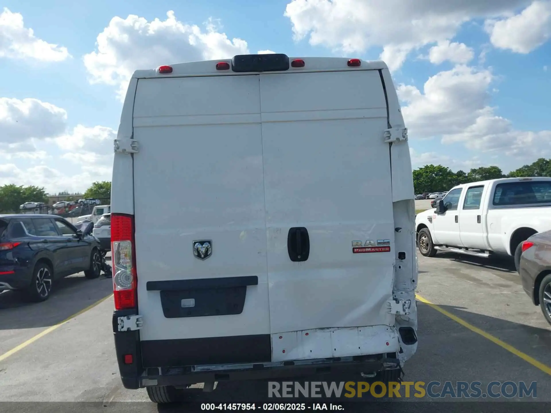 14 Photograph of a damaged car 3C6LRVDG0ME555574 RAM PROMASTER 2500 2021