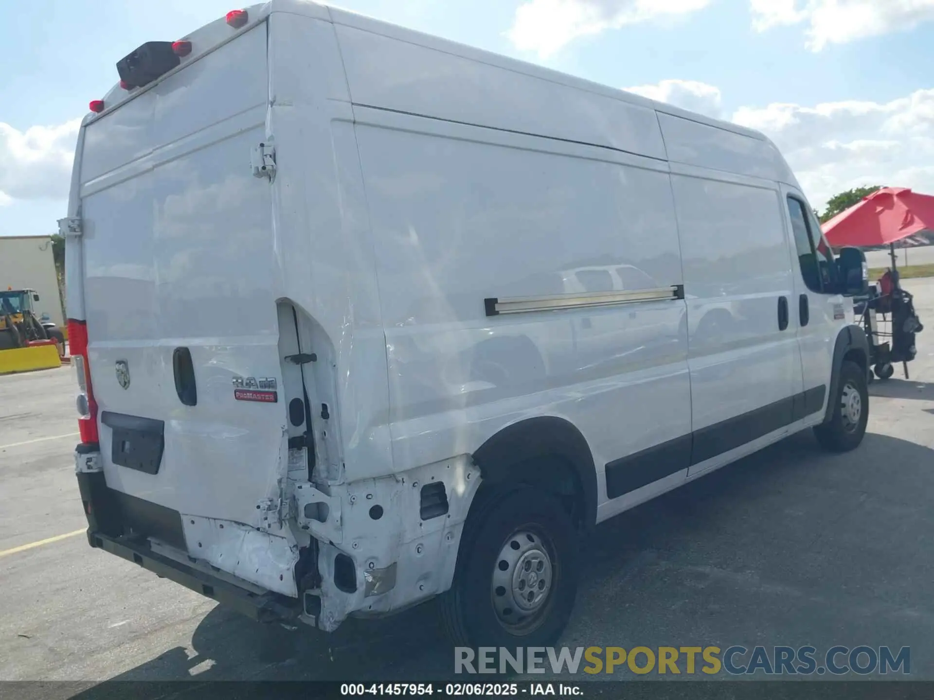 4 Photograph of a damaged car 3C6LRVDG0ME555574 RAM PROMASTER 2500 2021