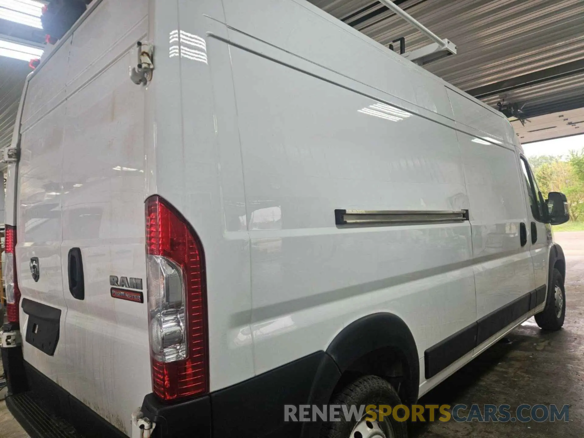 18 Photograph of a damaged car 3C6LRVDG0ME566235 RAM PROMASTER 2500 2021