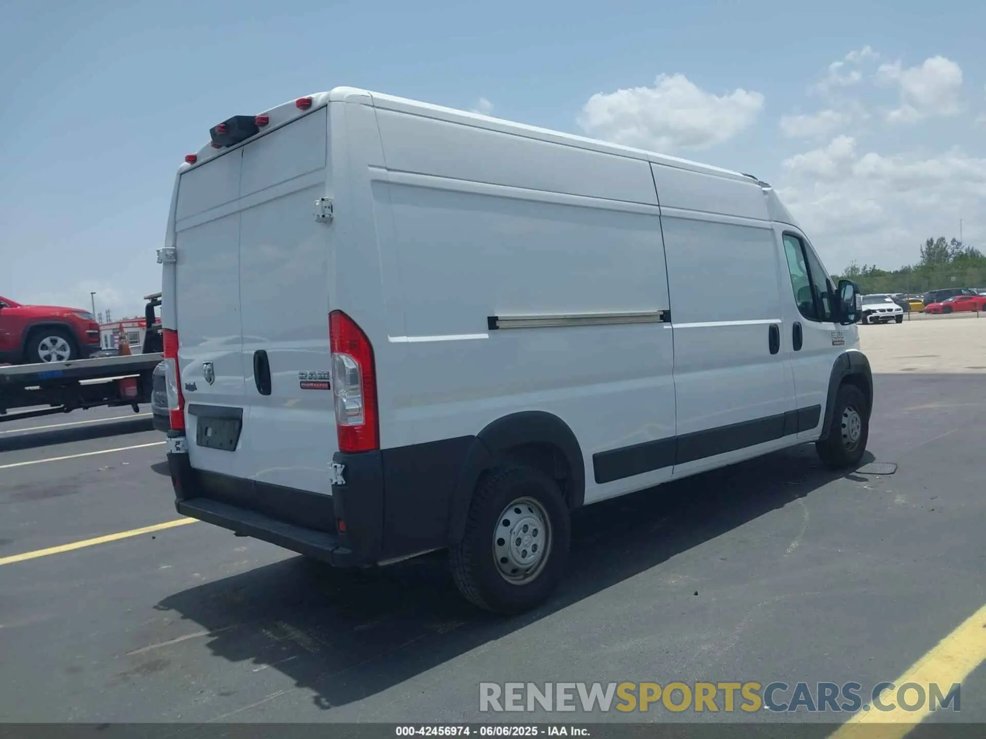 4 Photograph of a damaged car 3C6LRVDG5ME543811 RAM PROMASTER 2500 2021