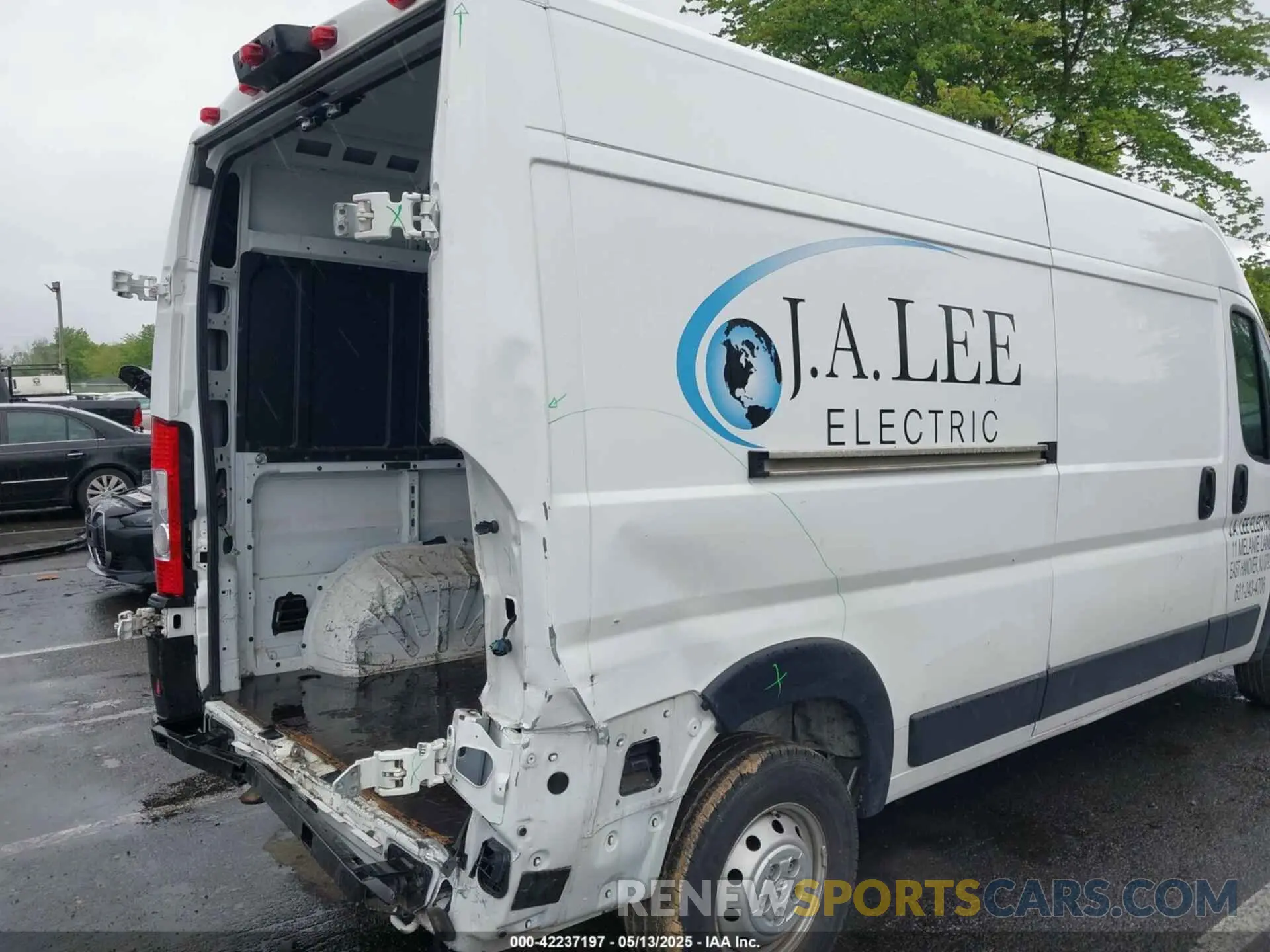 17 Photograph of a damaged car 3C6LRVDG5ME576517 RAM PROMASTER 2500 2021