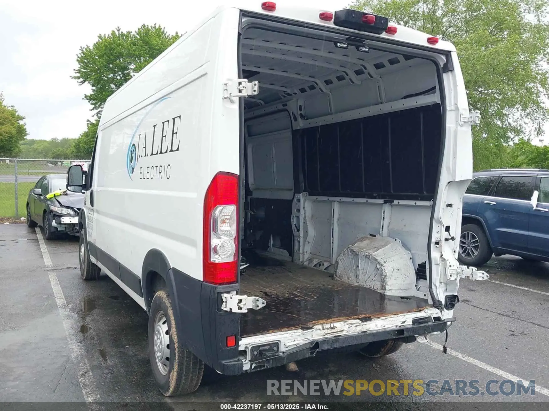 3 Photograph of a damaged car 3C6LRVDG5ME576517 RAM PROMASTER 2500 2021