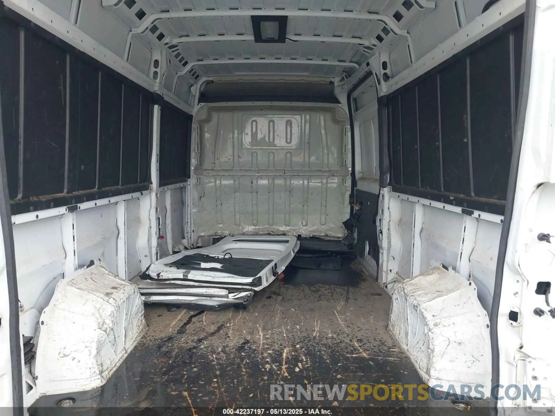 8 Photograph of a damaged car 3C6LRVDG5ME576517 RAM PROMASTER 2500 2021