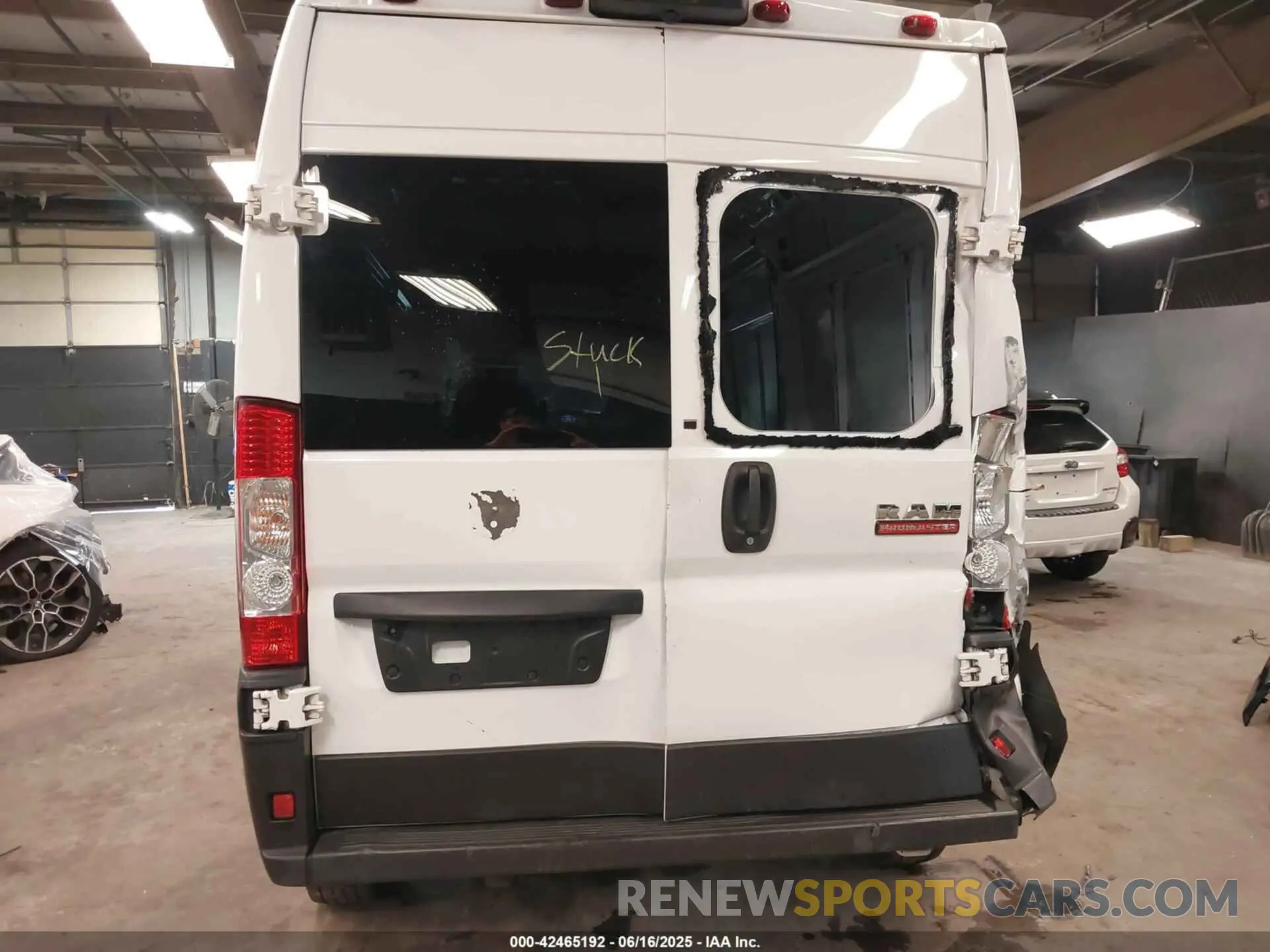 16 Photograph of a damaged car 3C6LRVDG6ME521560 RAM PROMASTER 2500 2021