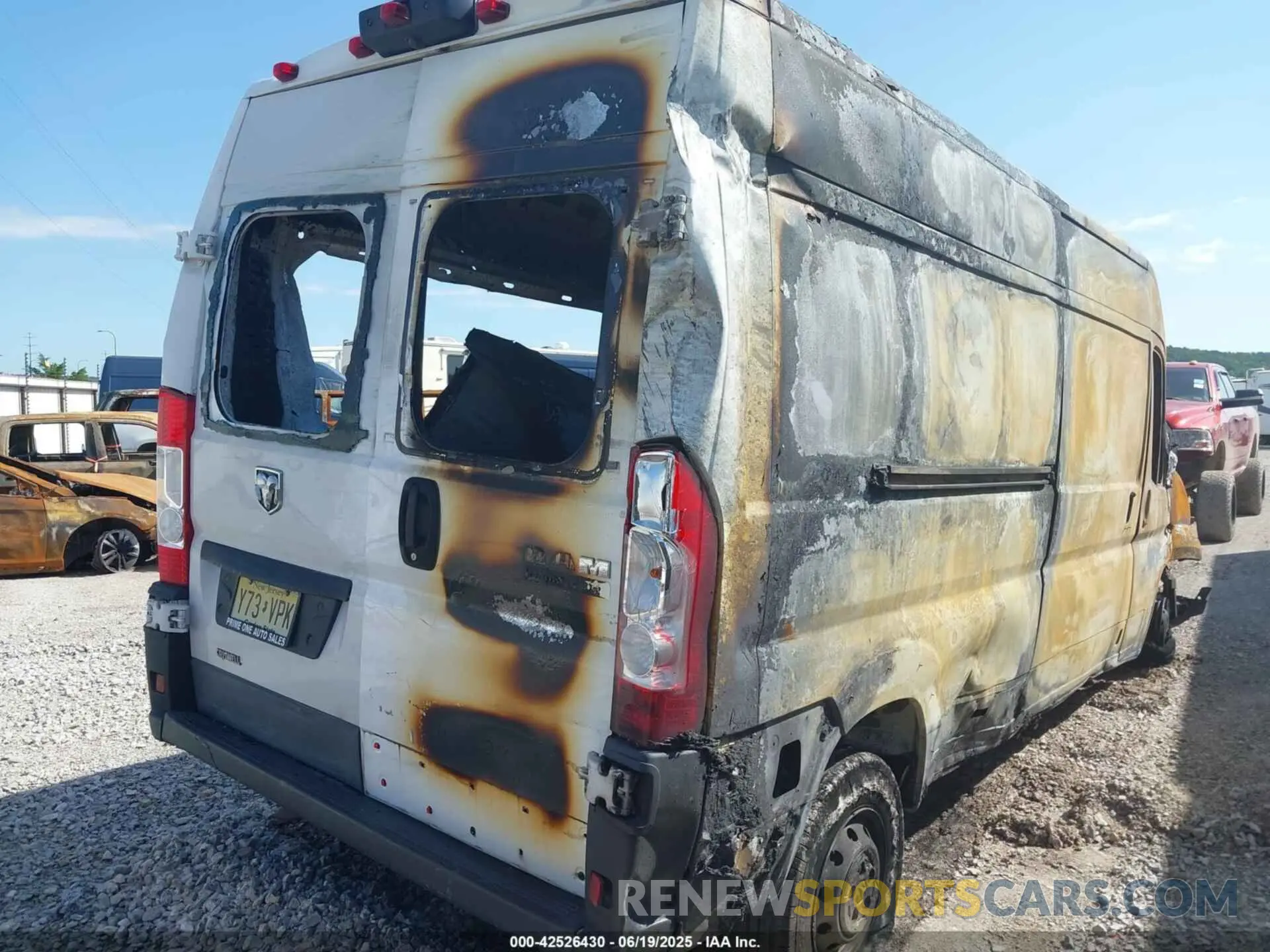 4 Photograph of a damaged car 3C6LRVDG8ME508177 RAM PROMASTER 2500 2021