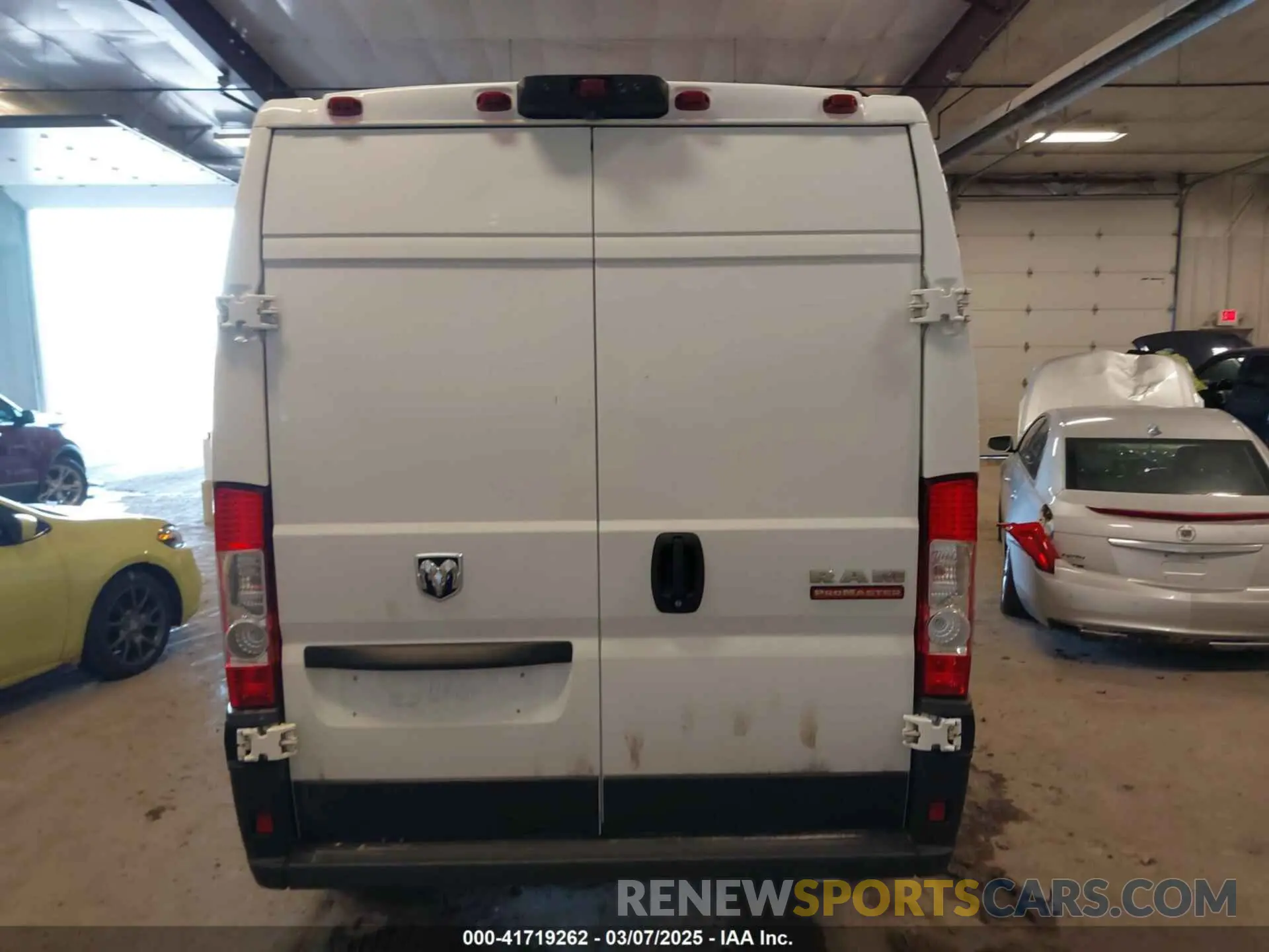 16 Photograph of a damaged car 3C6LRVDG8NE123381 RAM PROMASTER 2500 2022