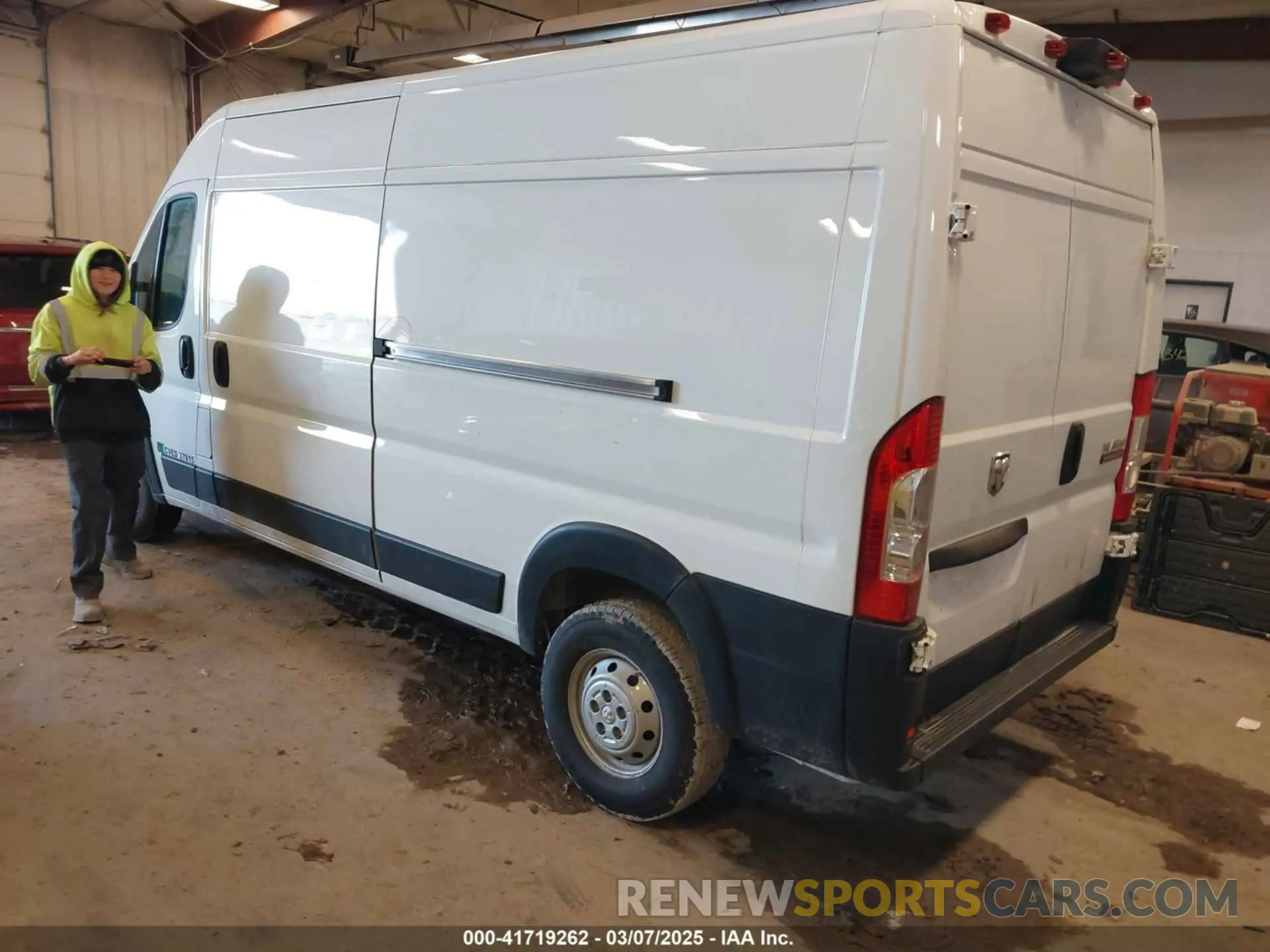 3 Photograph of a damaged car 3C6LRVDG8NE123381 RAM PROMASTER 2500 2022