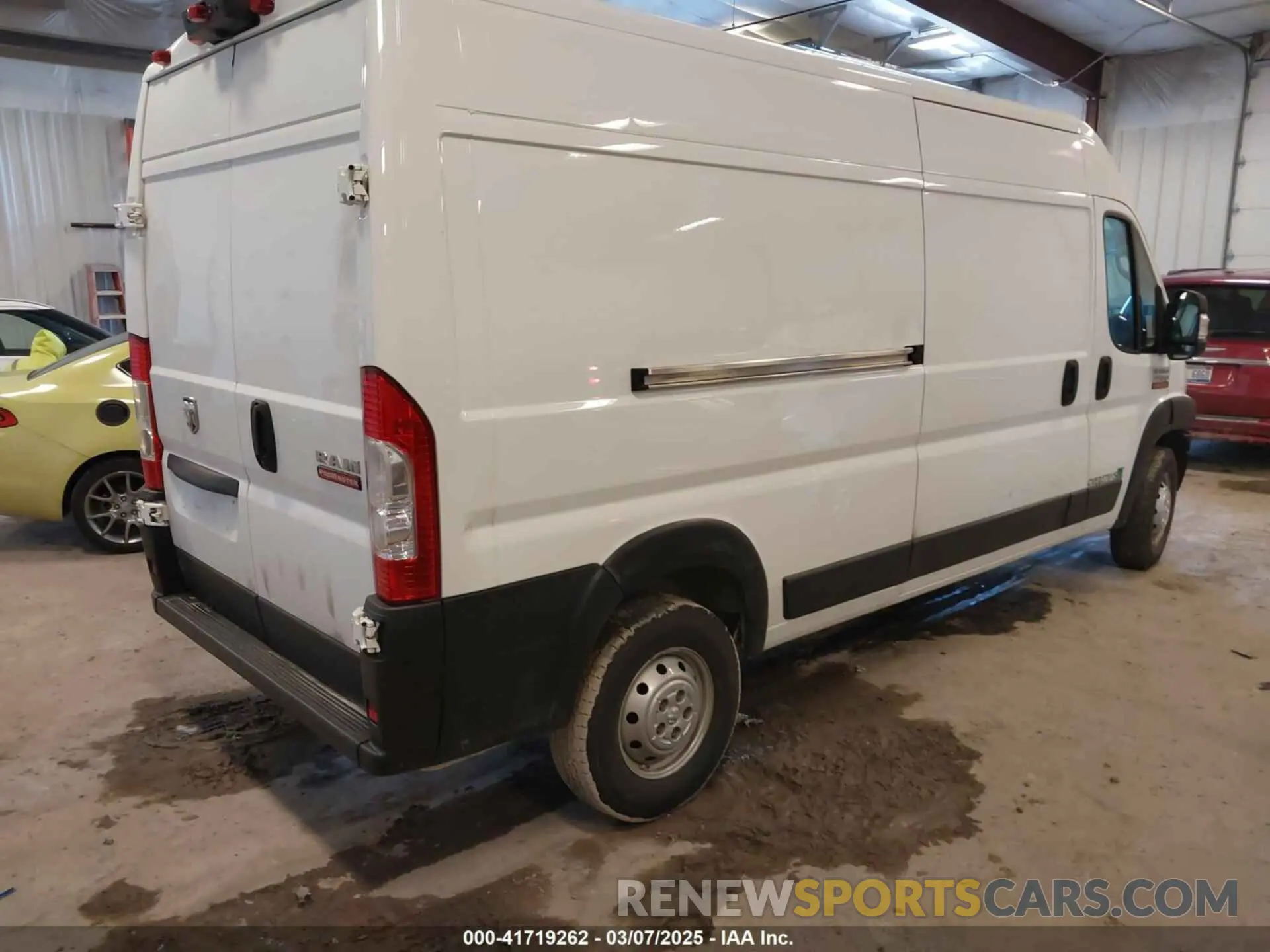 4 Photograph of a damaged car 3C6LRVDG8NE123381 RAM PROMASTER 2500 2022