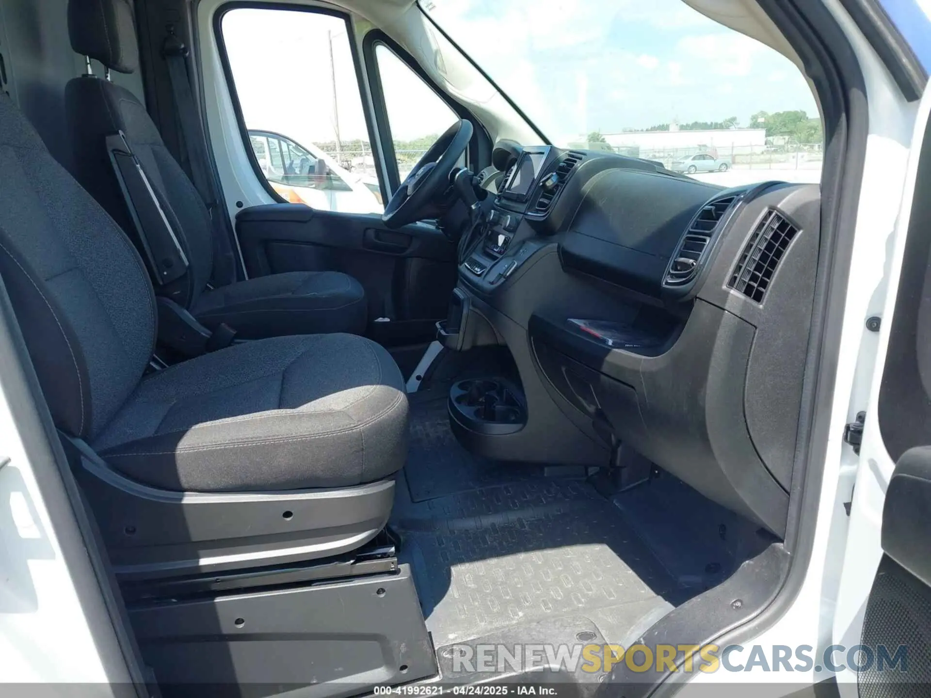 5 Photograph of a damaged car 3C6LRVCG0PE520927 RAM PROMASTER 2500 2023