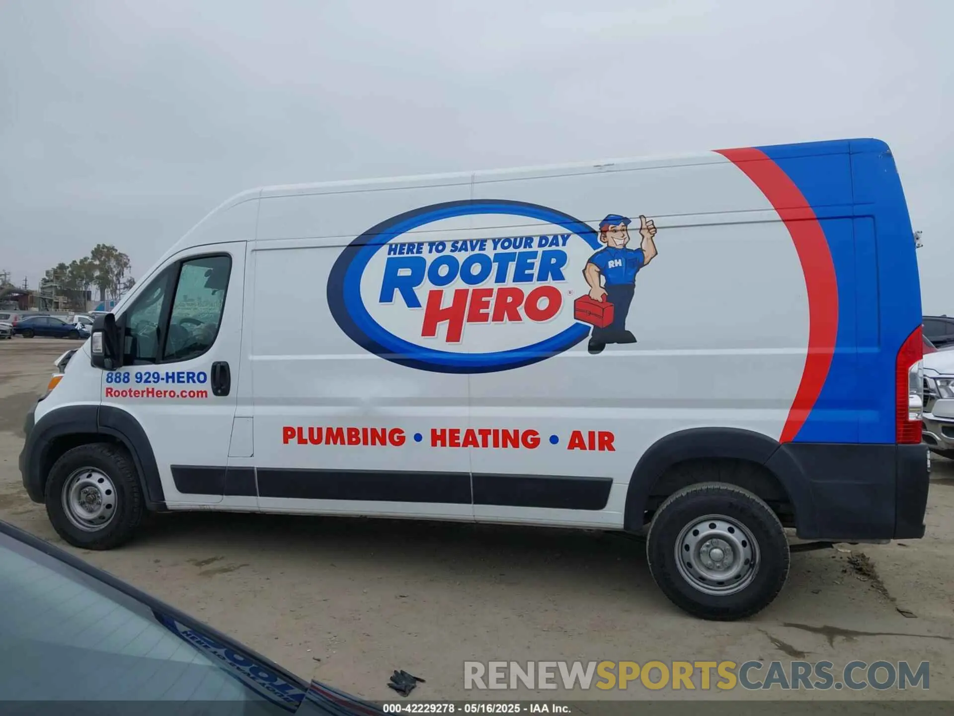 14 Photograph of a damaged car 3C6LRVDG0PE518397 RAM PROMASTER 2500 2023
