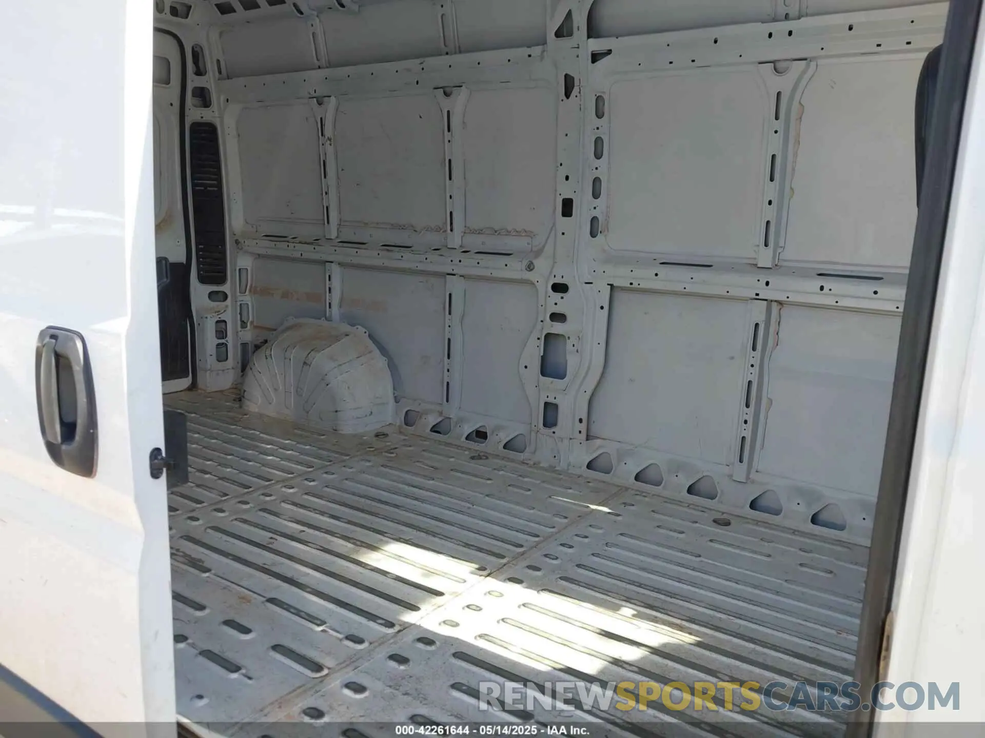 8 Photograph of a damaged car 3C6LRVDG0PE563680 RAM PROMASTER 2500 2023