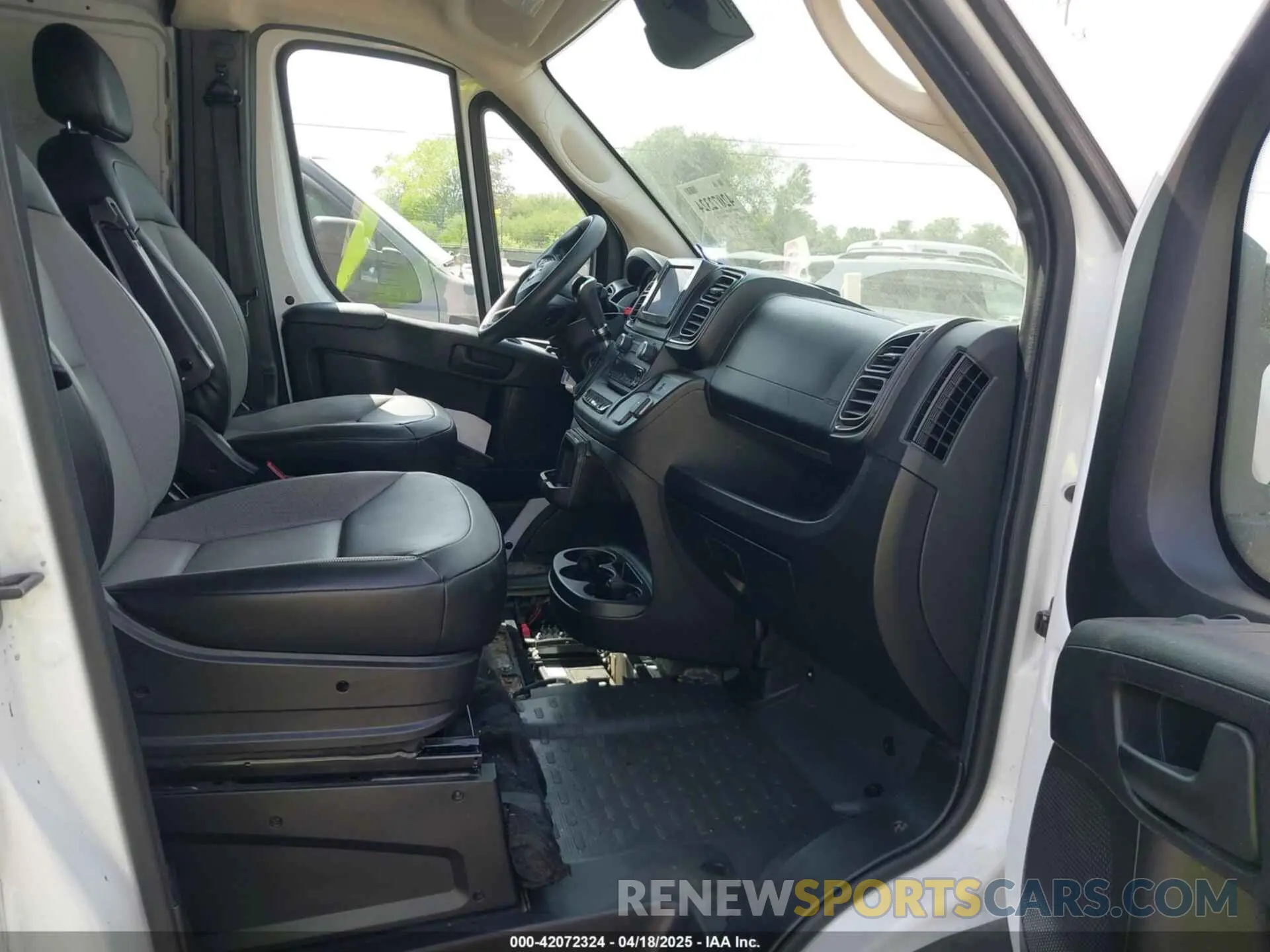 5 Photograph of a damaged car 3C6LRVDG0PE571794 RAM PROMASTER 2500 2023