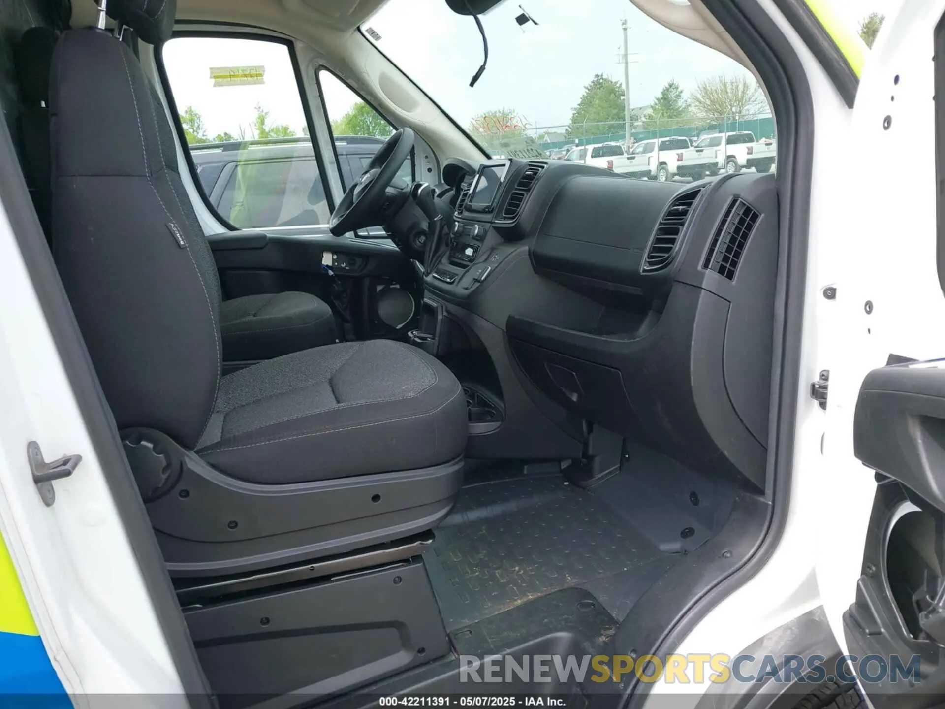 5 Photograph of a damaged car 3C6LRVDG1PE571643 RAM PROMASTER 2500 2023