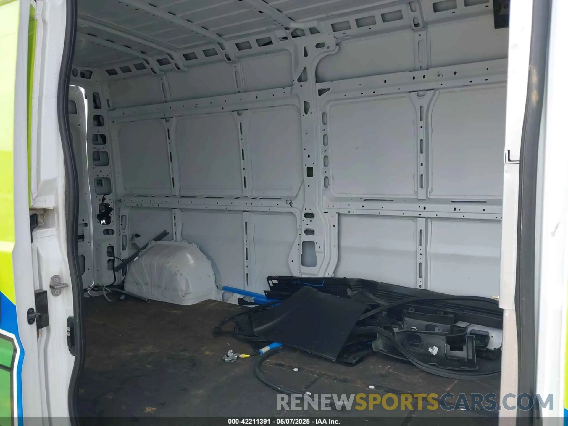 8 Photograph of a damaged car 3C6LRVDG1PE571643 RAM PROMASTER 2500 2023
