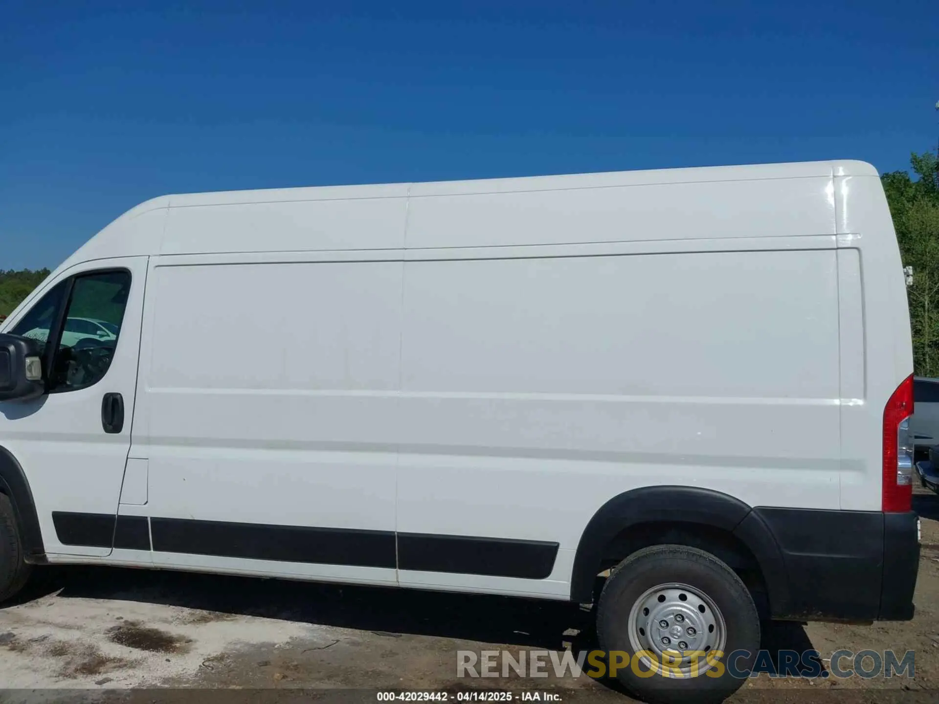 14 Photograph of a damaged car 3C6LRVDG1PE583873 RAM PROMASTER 2500 2023