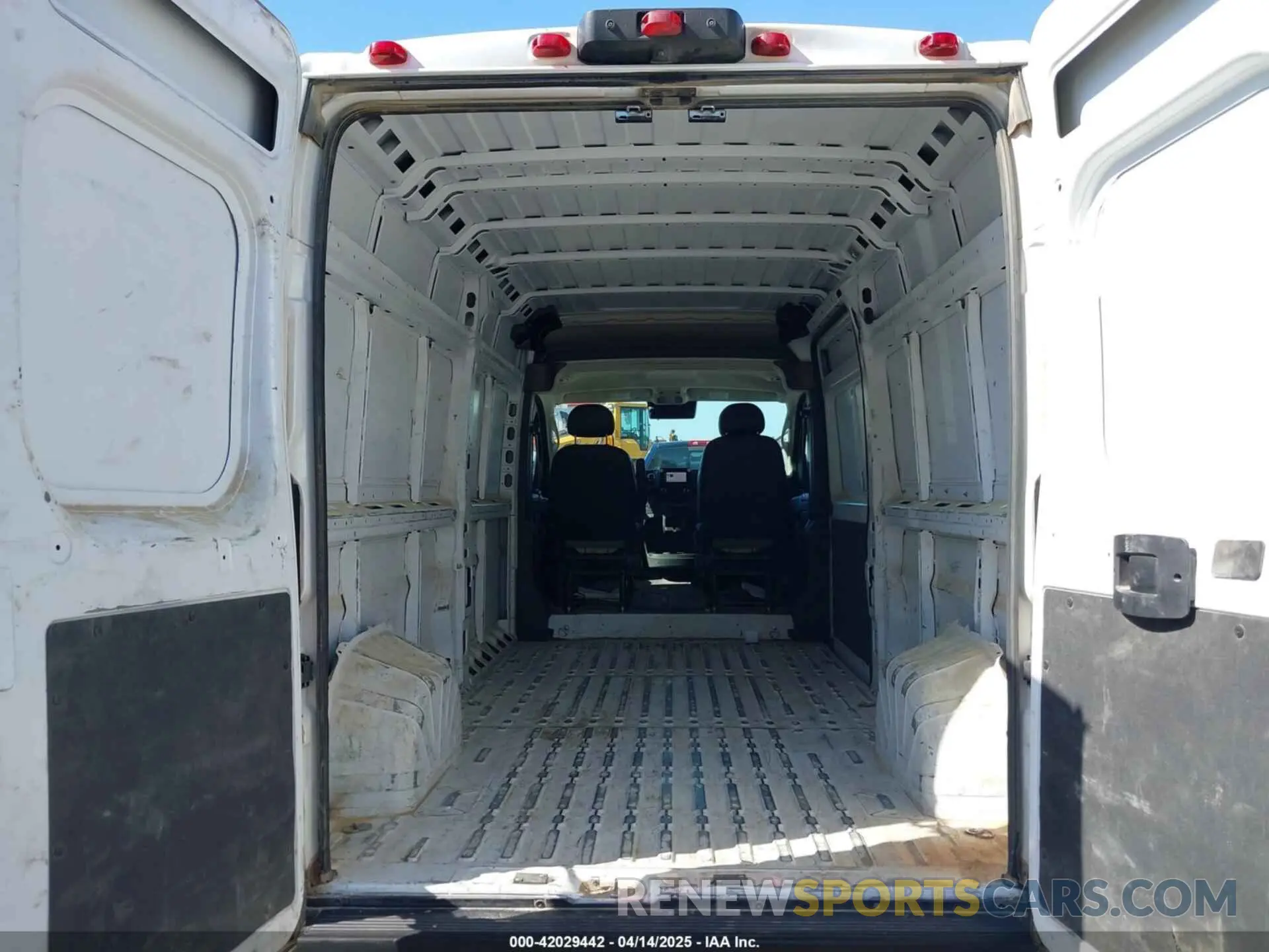 8 Photograph of a damaged car 3C6LRVDG1PE583873 RAM PROMASTER 2500 2023