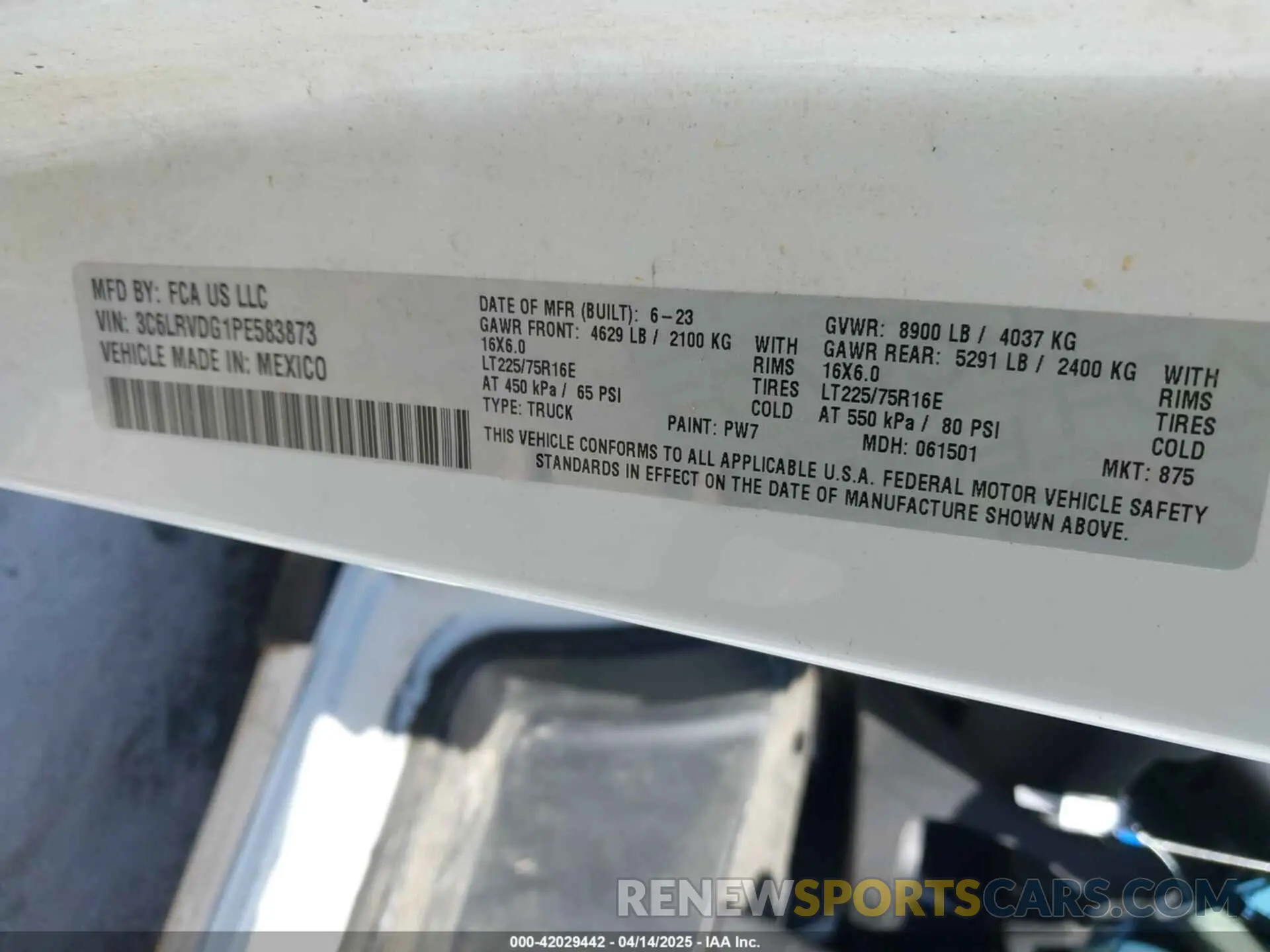 9 Photograph of a damaged car 3C6LRVDG1PE583873 RAM PROMASTER 2500 2023