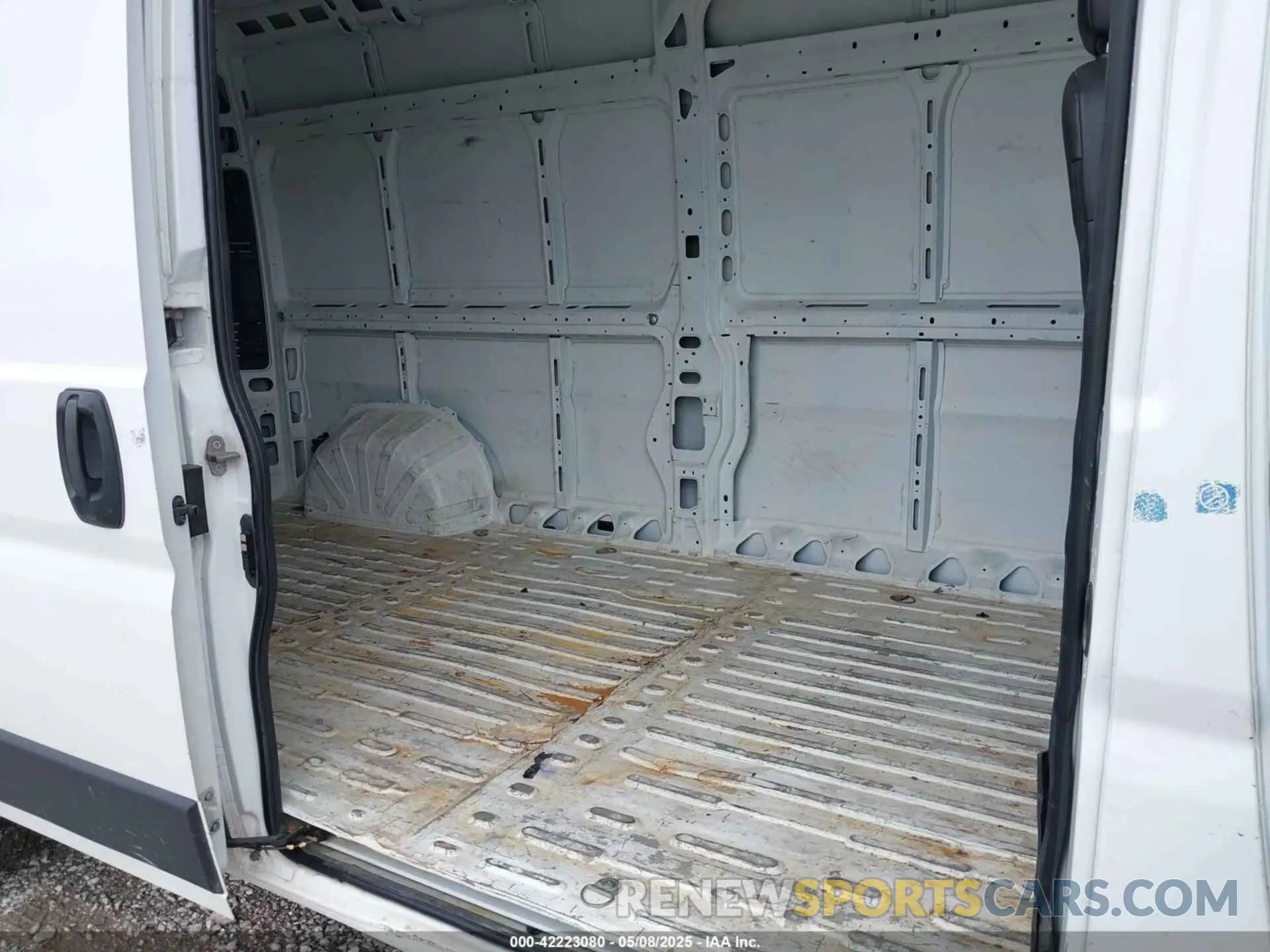 8 Photograph of a damaged car 3C6LRVDG3PE571823 RAM PROMASTER 2500 2023