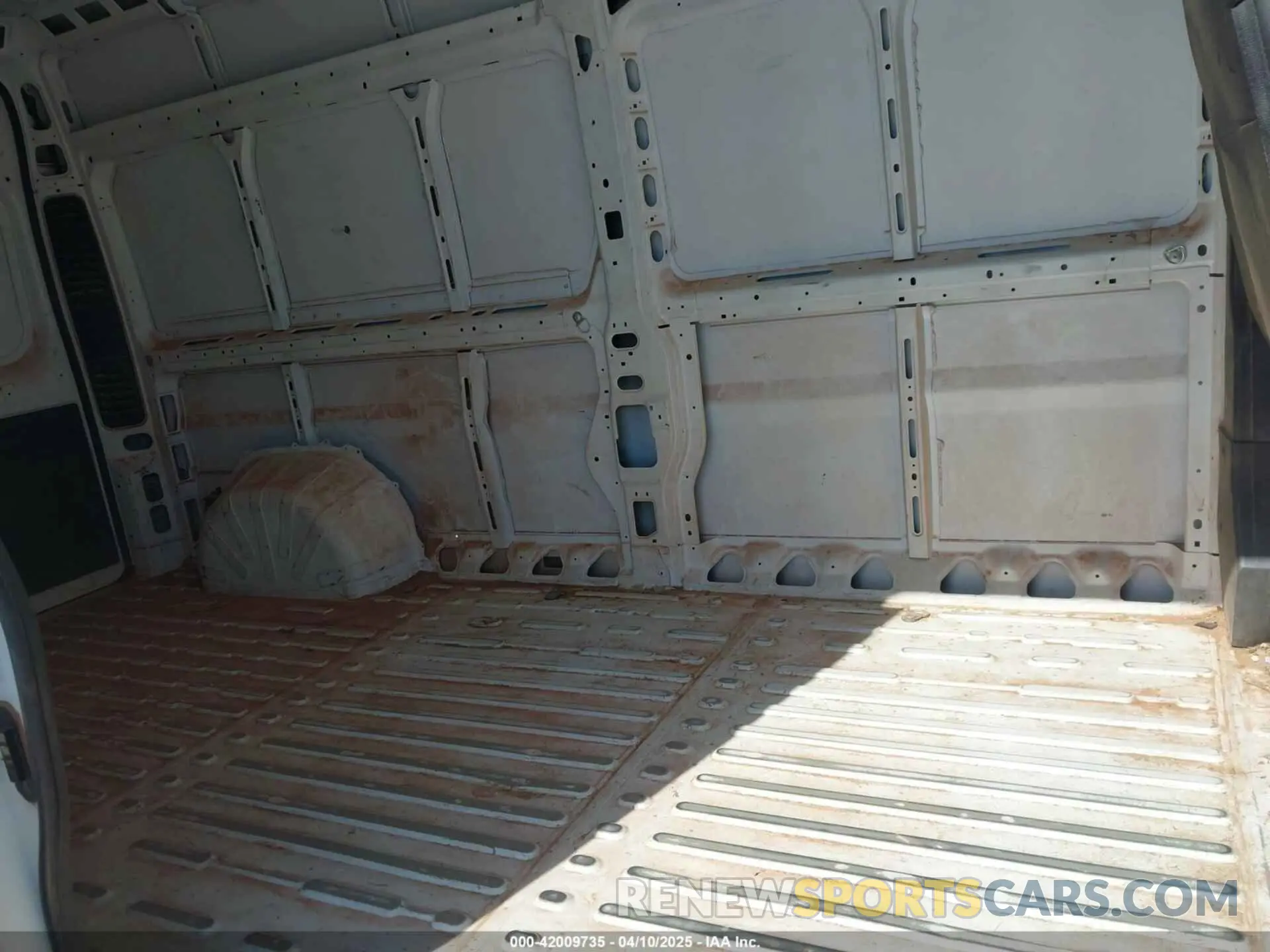 8 Photograph of a damaged car 3C6LRVDG3PE582496 RAM PROMASTER 2500 2023