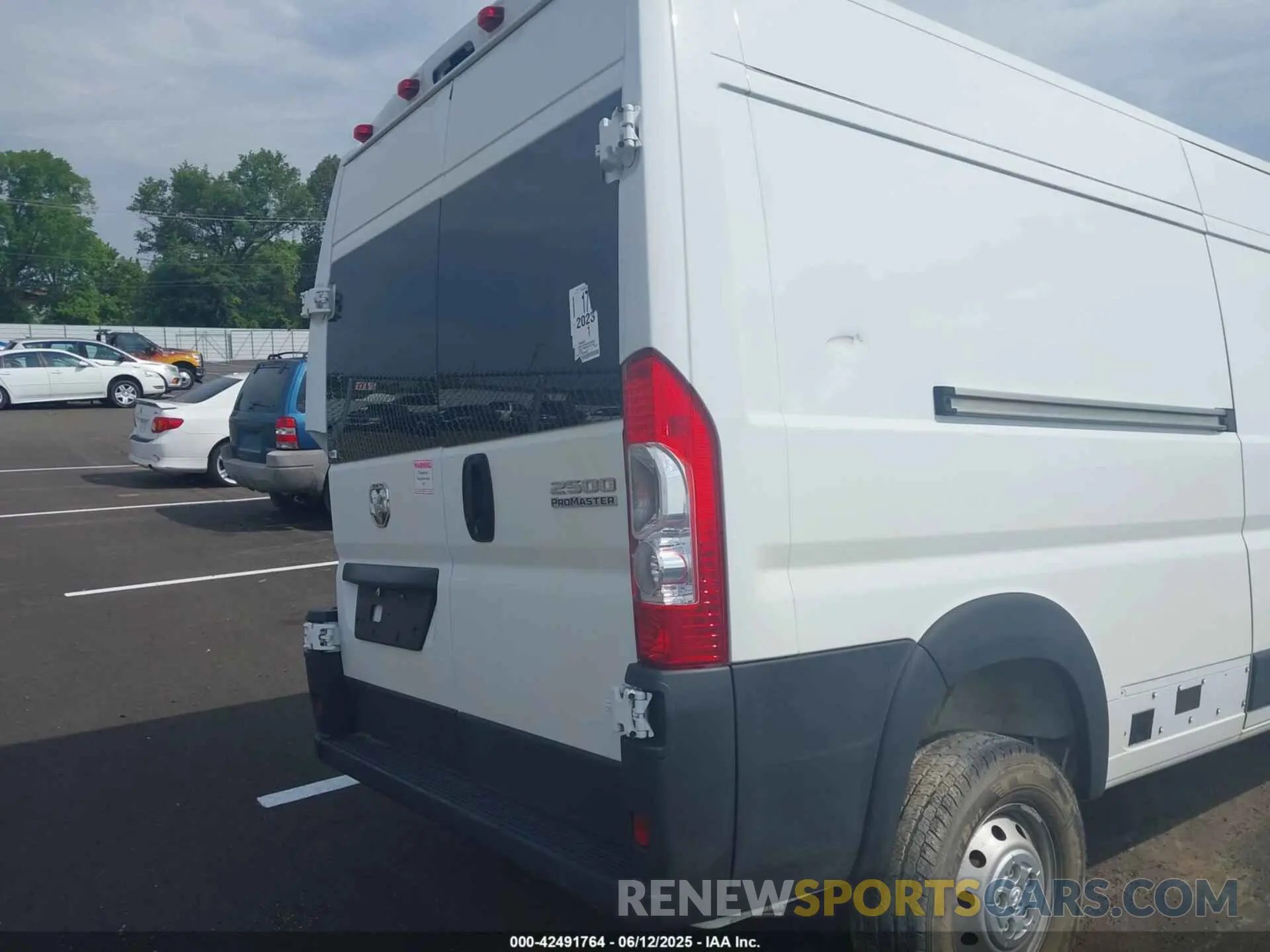 16 Photograph of a damaged car 3C6LRVDG4PE509928 RAM PROMASTER 2500 2023