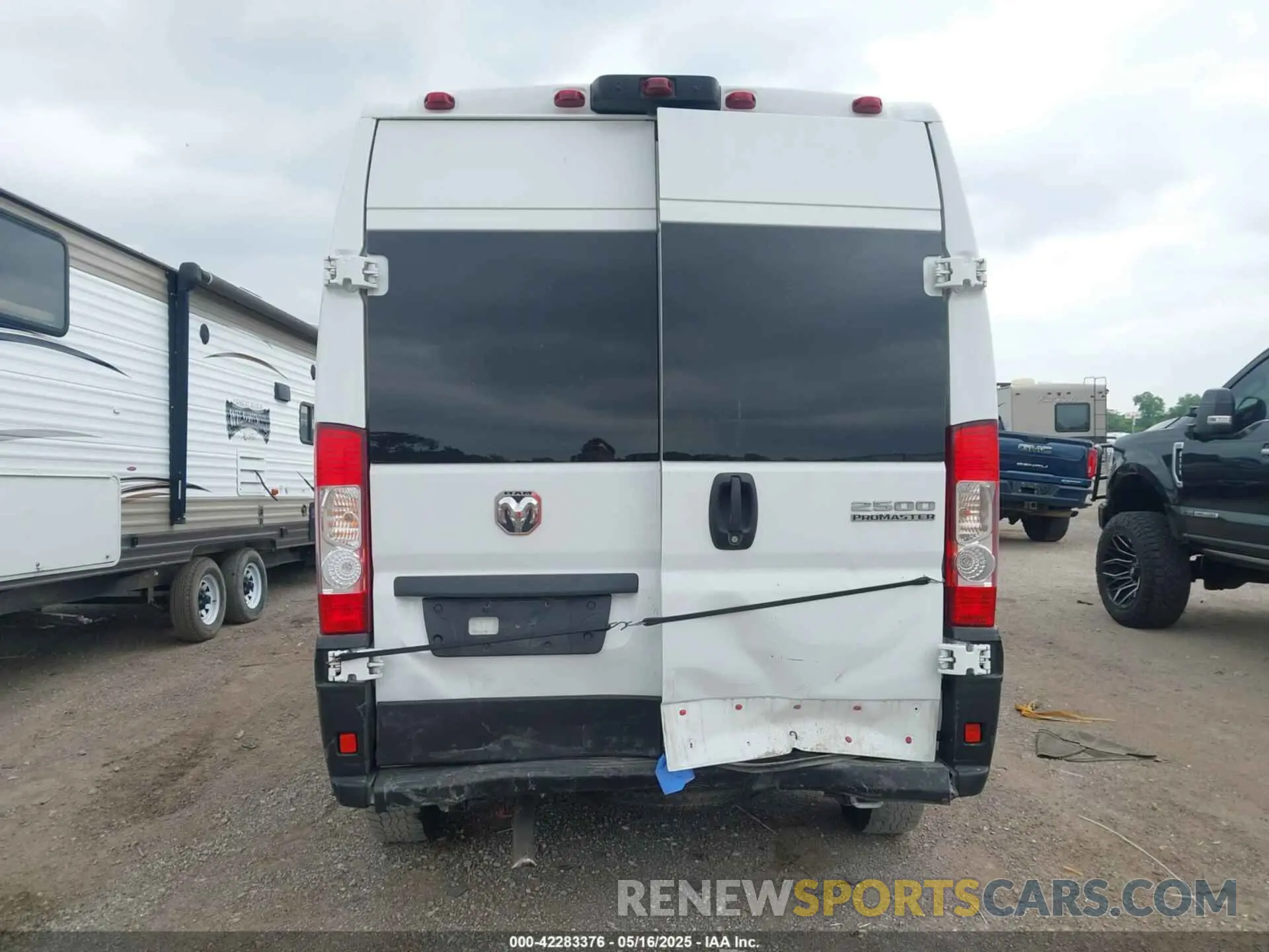 16 Photograph of a damaged car 3C6LRVDG5PE518816 RAM PROMASTER 2500 2023