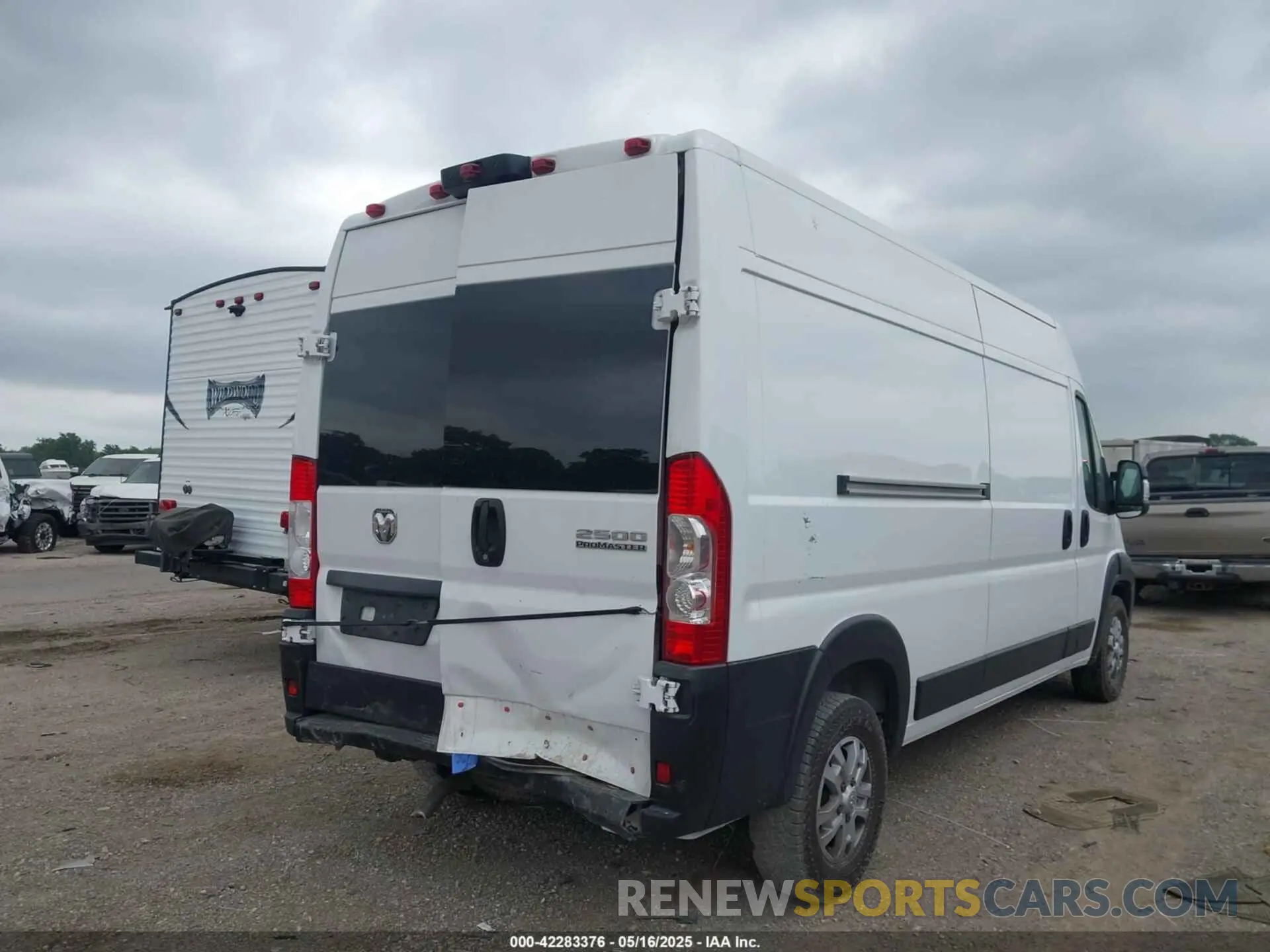 4 Photograph of a damaged car 3C6LRVDG5PE518816 RAM PROMASTER 2500 2023
