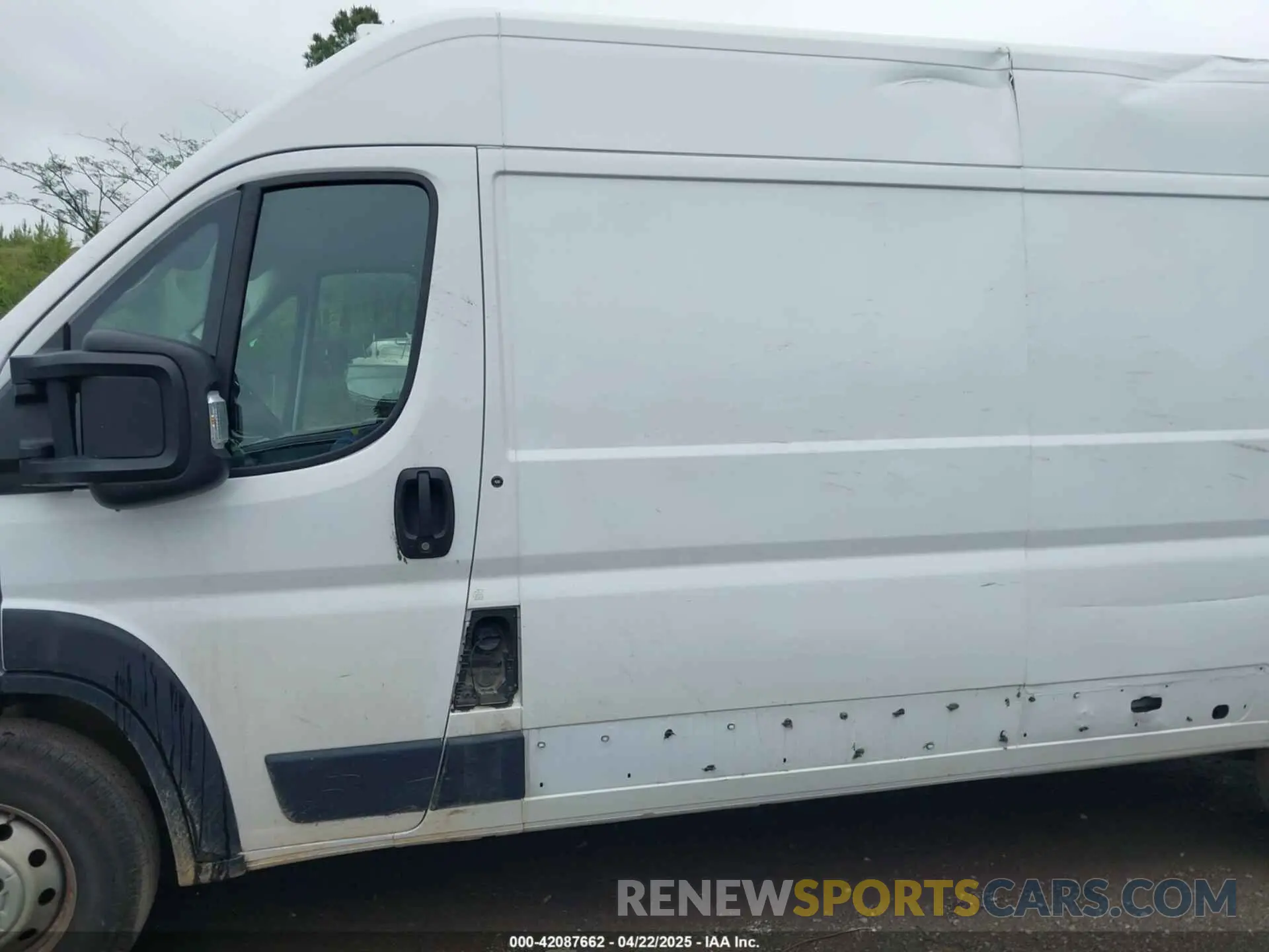14 Photograph of a damaged car 3C6LRVDG5PE535261 RAM PROMASTER 2500 2023