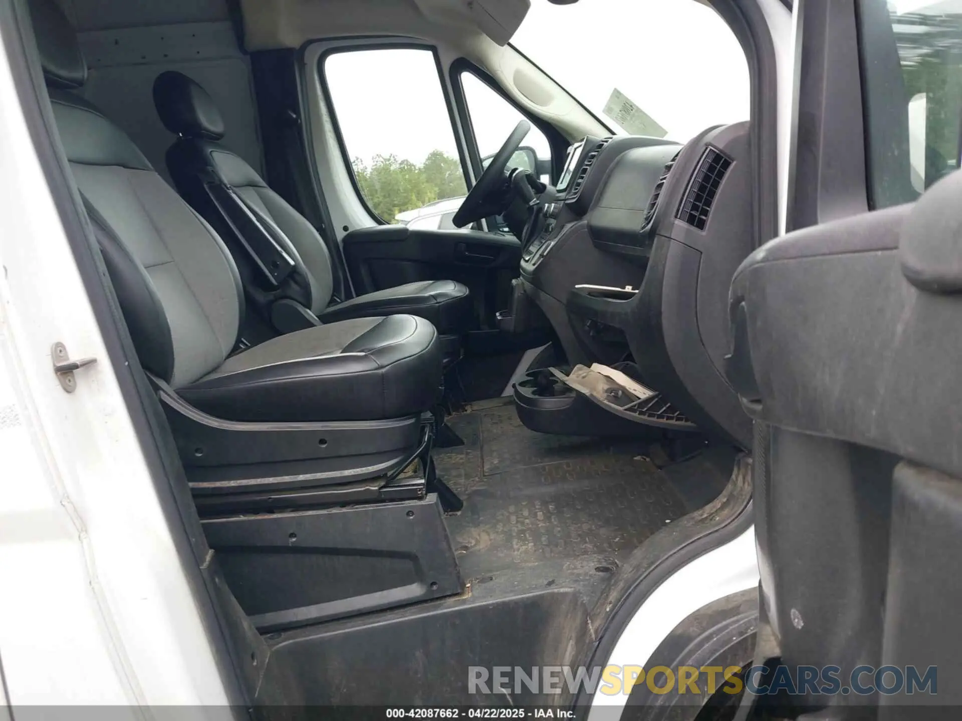 5 Photograph of a damaged car 3C6LRVDG5PE535261 RAM PROMASTER 2500 2023