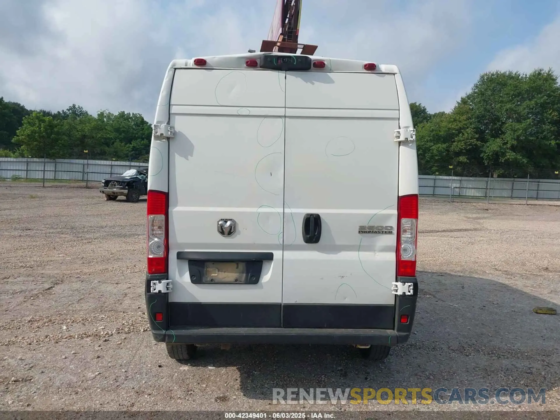 17 Photograph of a damaged car 3C6LRVDG5PE585562 RAM PROMASTER 2500 2023