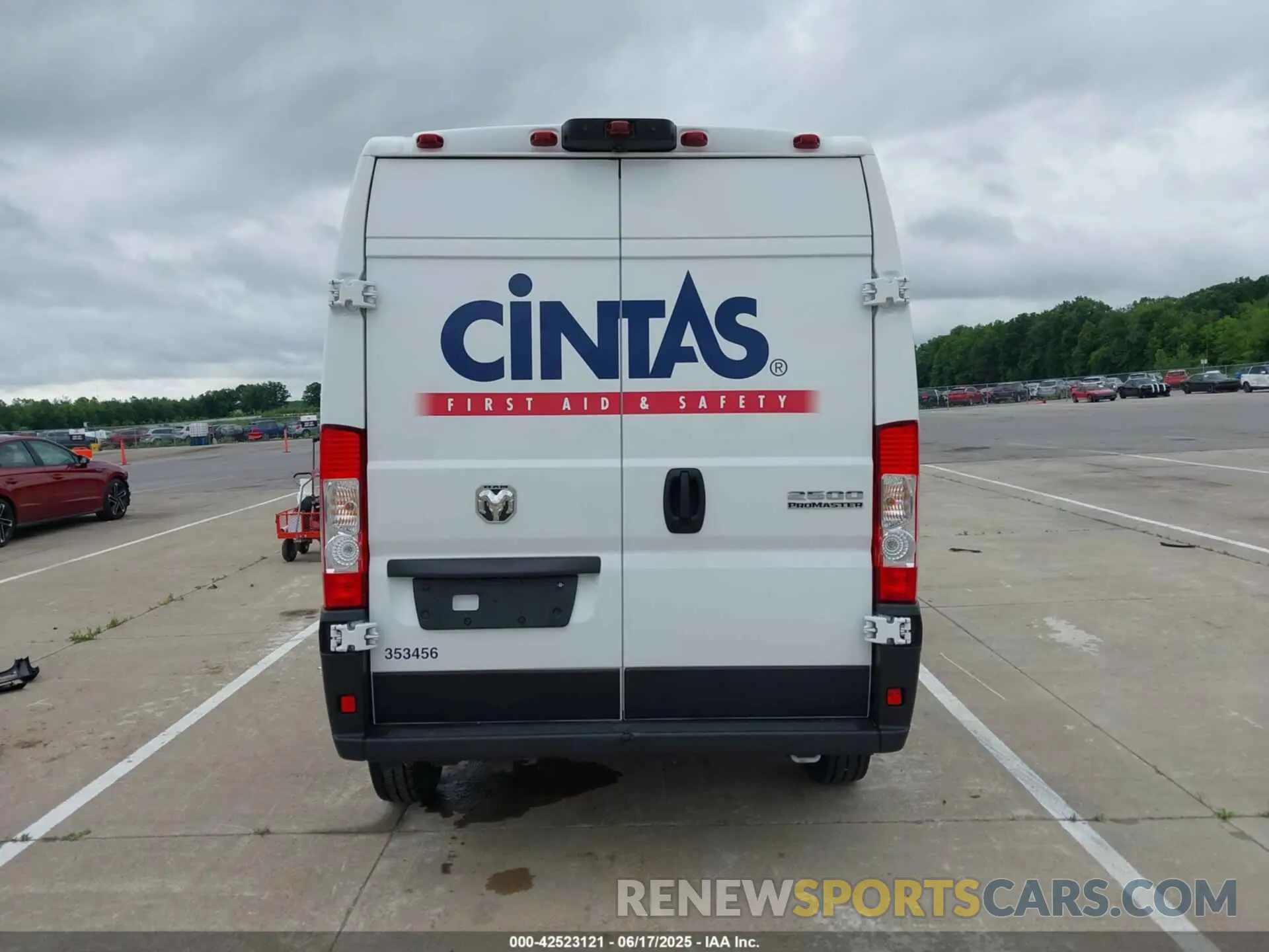 16 Photograph of a damaged car 3C6LRVDG7PE564213 RAM PROMASTER 2500 2023