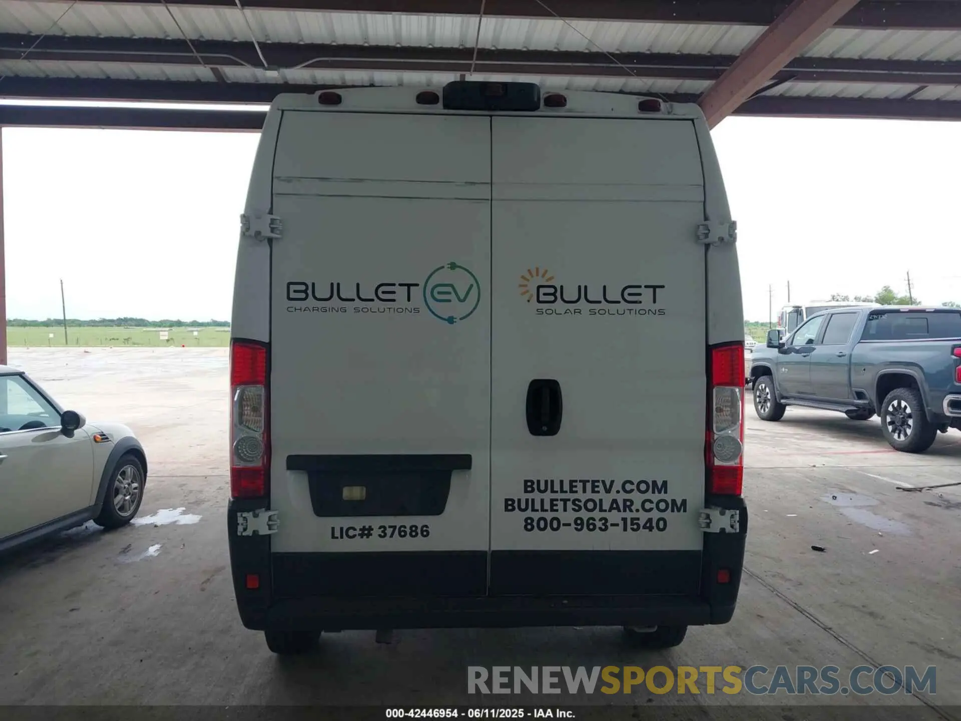 16 Photograph of a damaged car 3C6LRVDG8PE502254 RAM PROMASTER 2500 2023