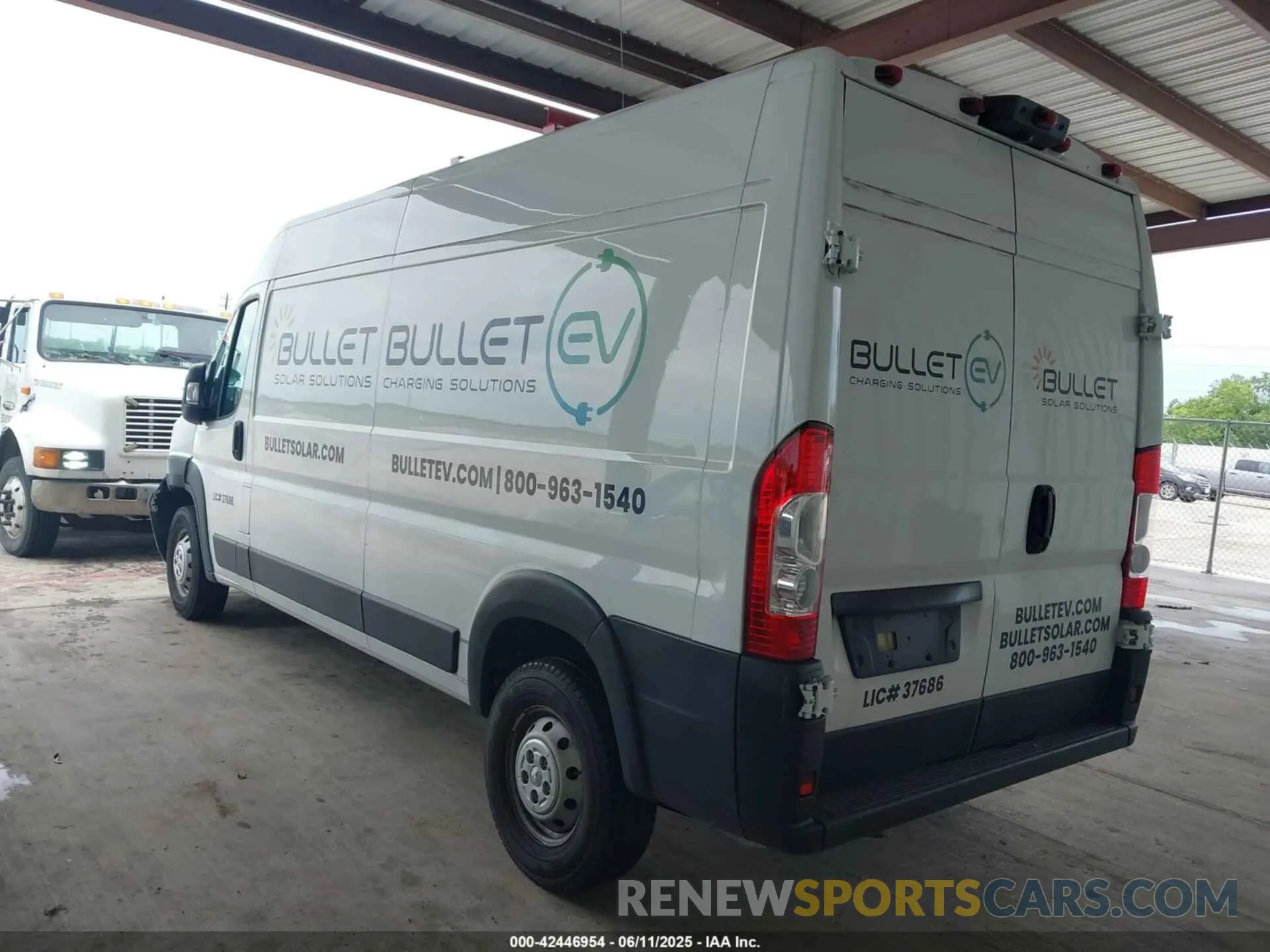 3 Photograph of a damaged car 3C6LRVDG8PE502254 RAM PROMASTER 2500 2023