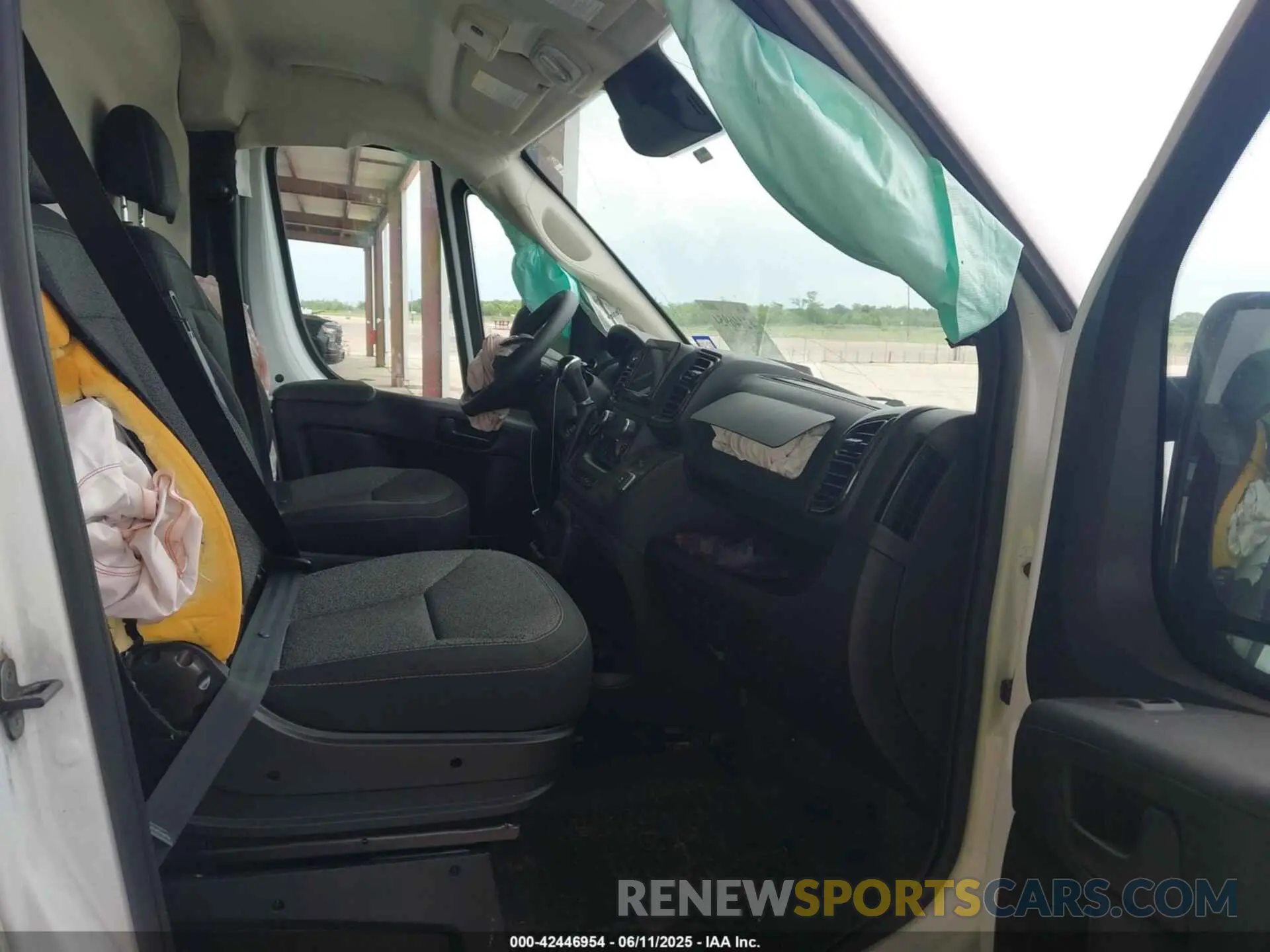 5 Photograph of a damaged car 3C6LRVDG8PE502254 RAM PROMASTER 2500 2023