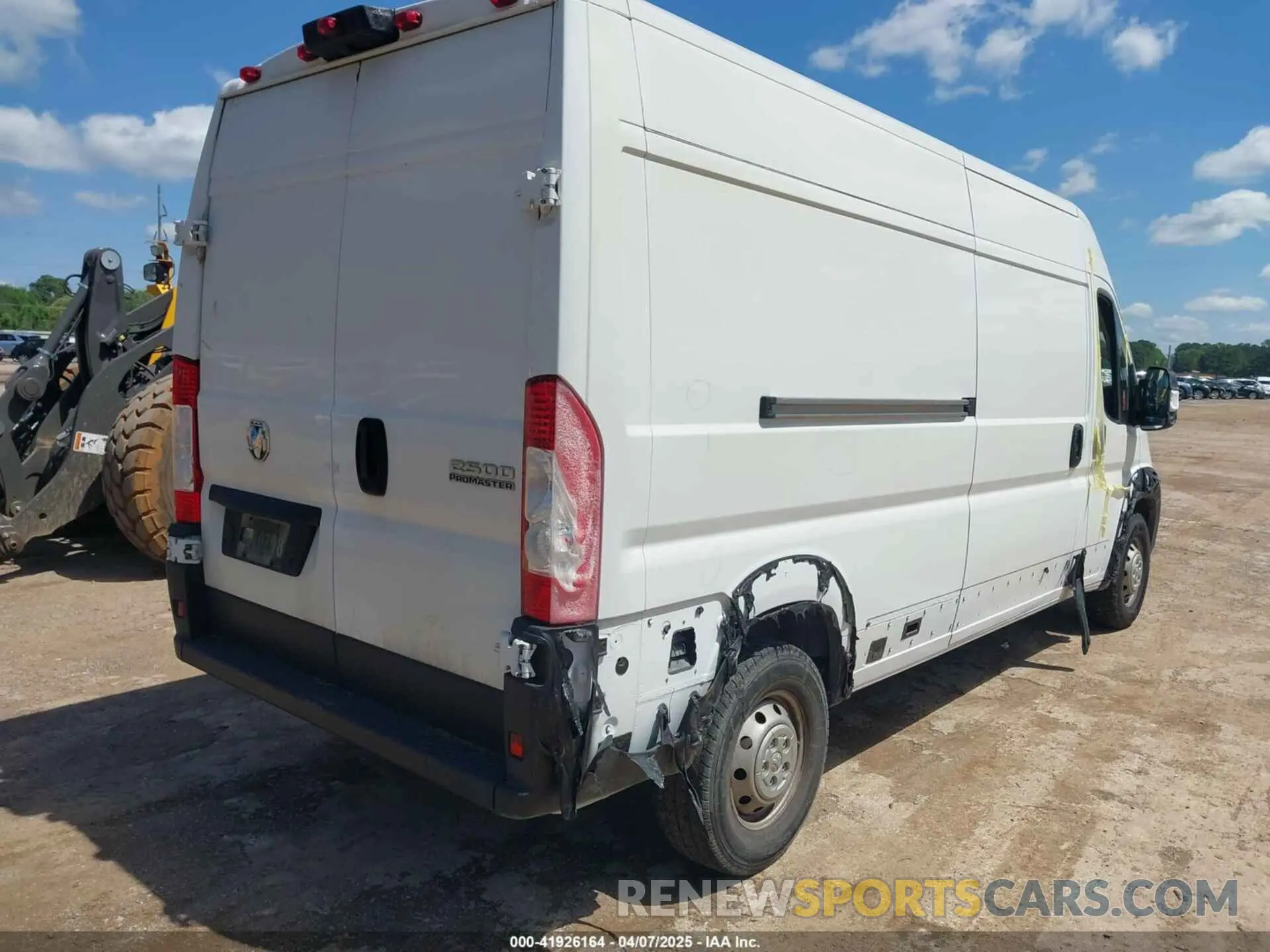 4 Photograph of a damaged car 3C6LRVDG8PE552913 RAM PROMASTER 2500 2023