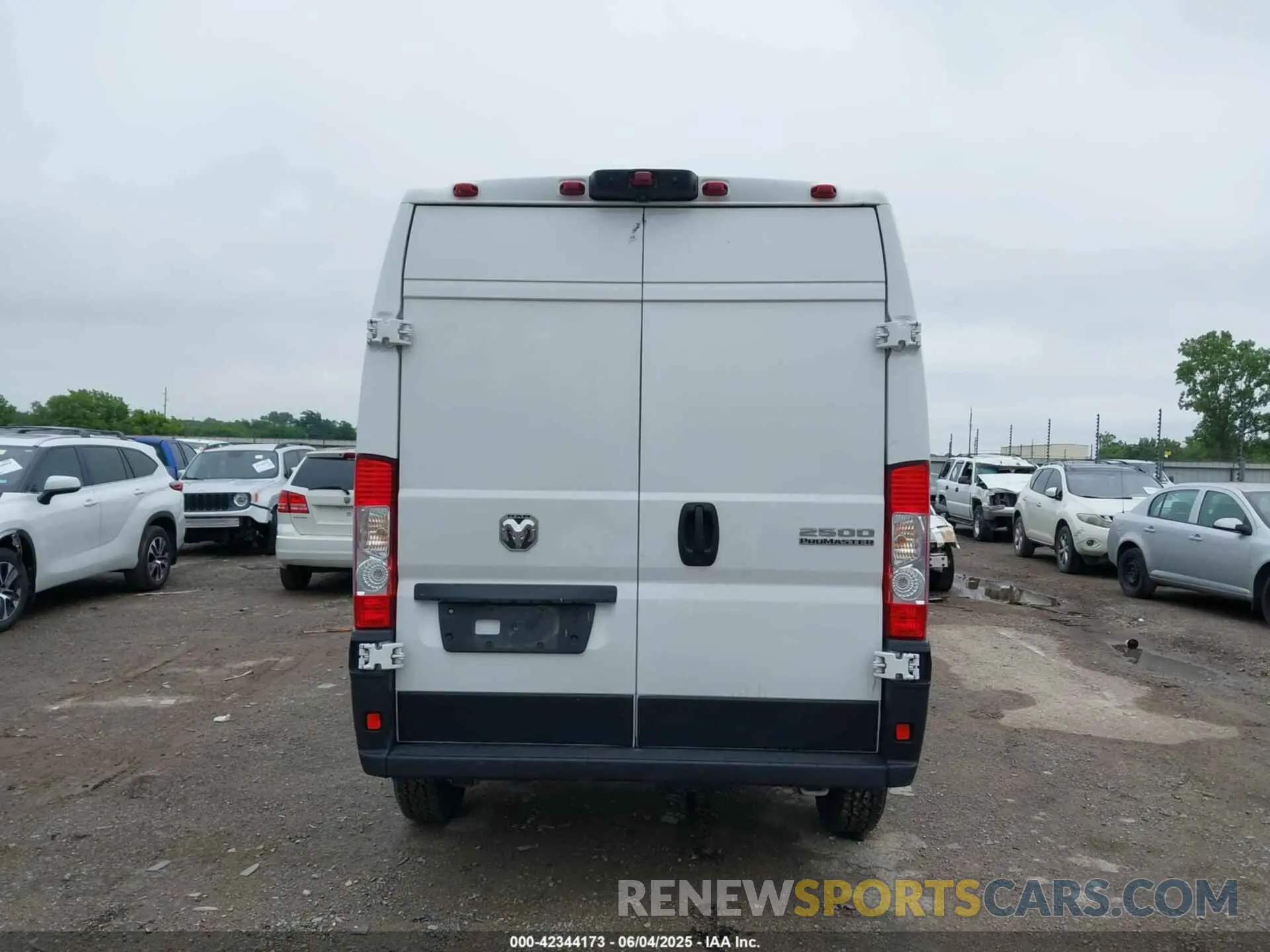 16 Photograph of a damaged car 3C6LRVDG8PE563796 RAM PROMASTER 2500 2023