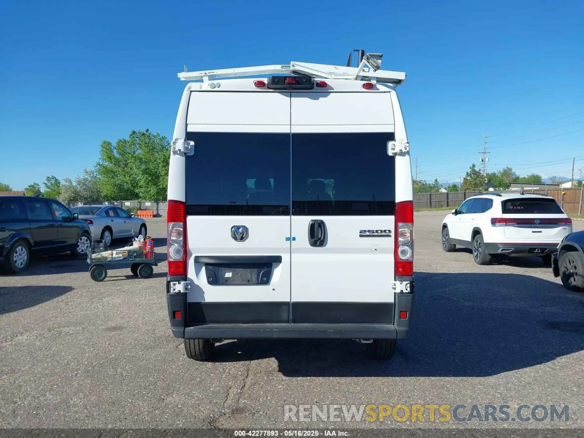 16 Photograph of a damaged car 3C6LRVDG8PE596328 RAM PROMASTER 2500 2023